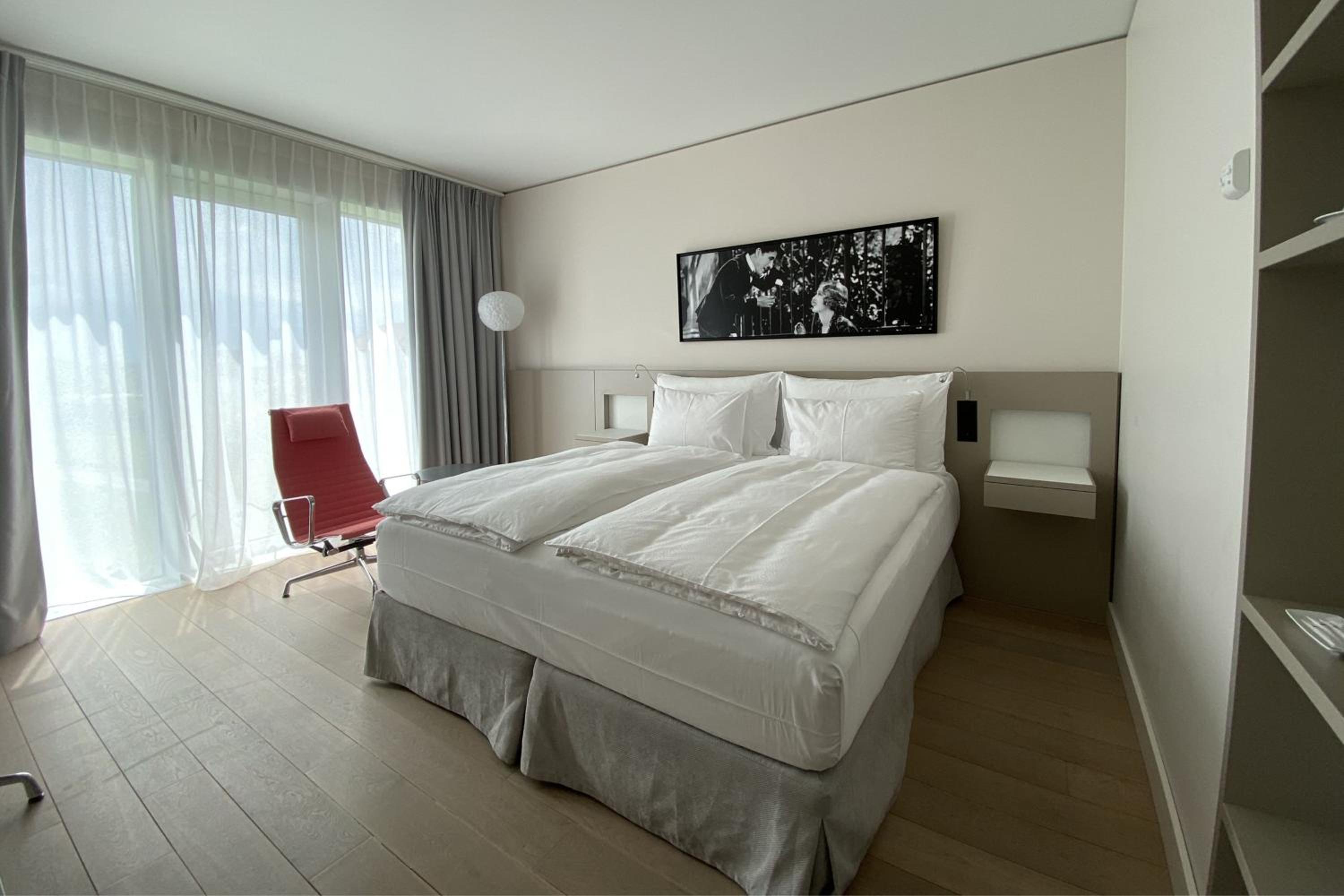 Deluxe King Room with Garden View photo 2