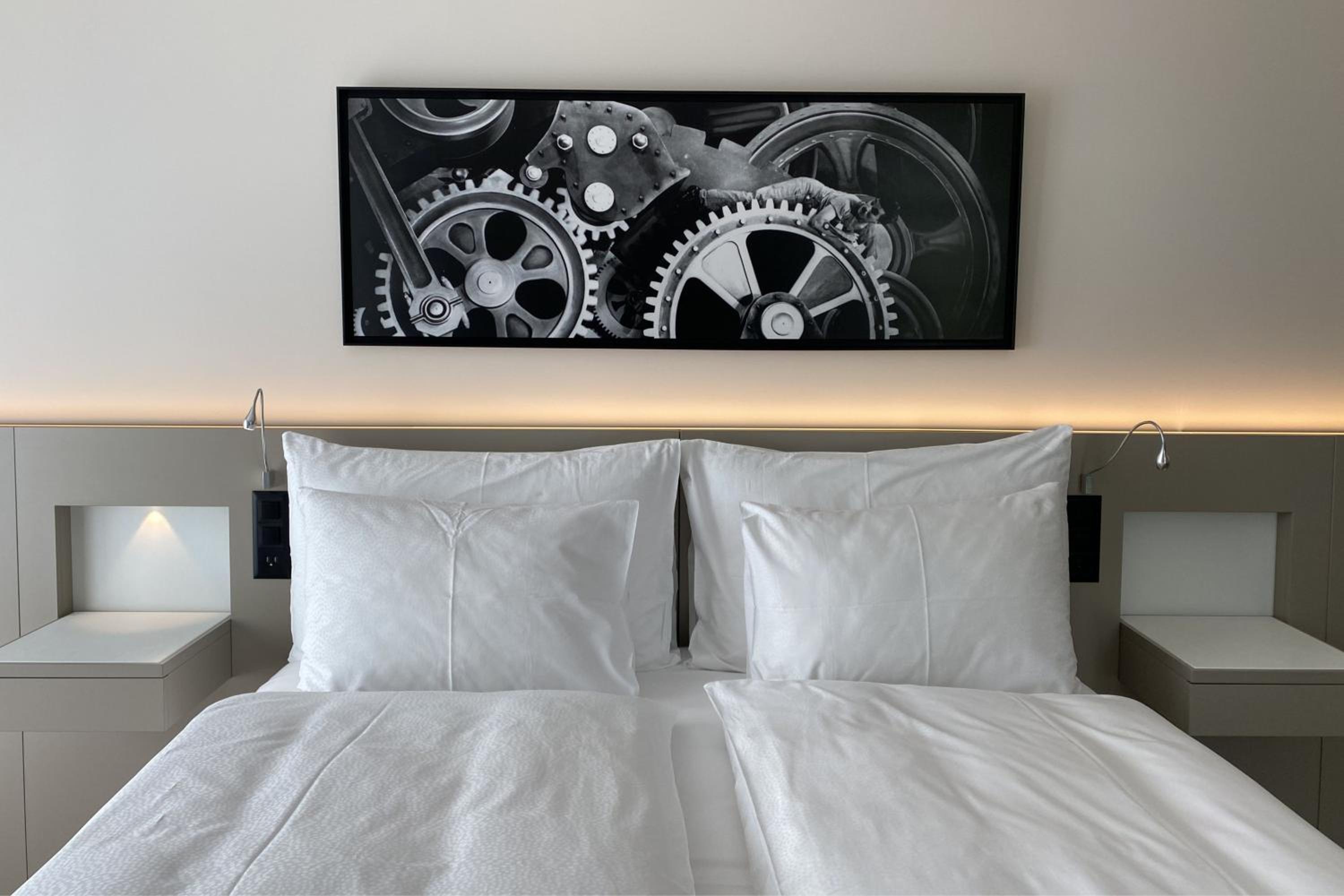 Standard King Room with City View