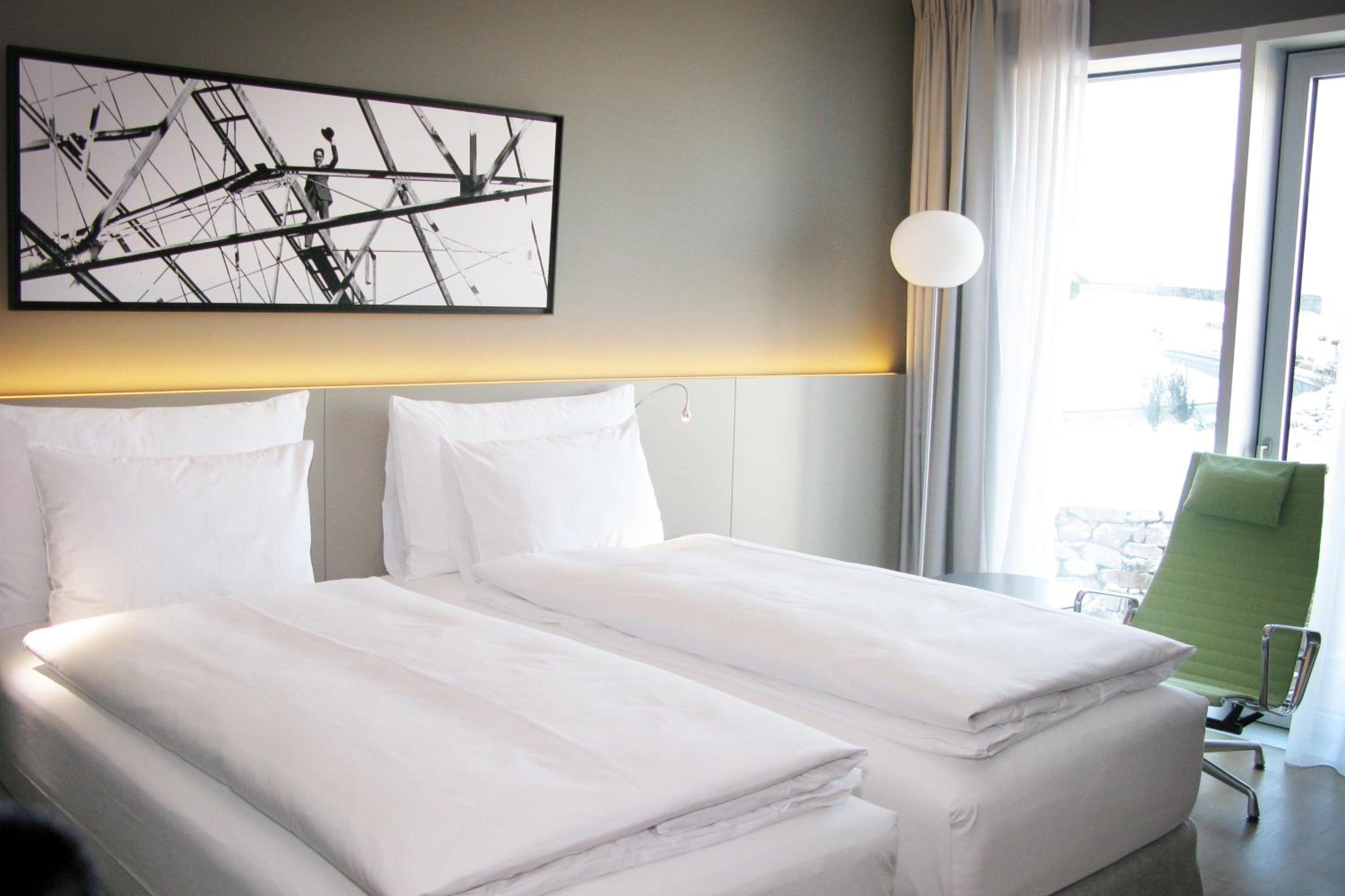 Standard Twin Room with City View