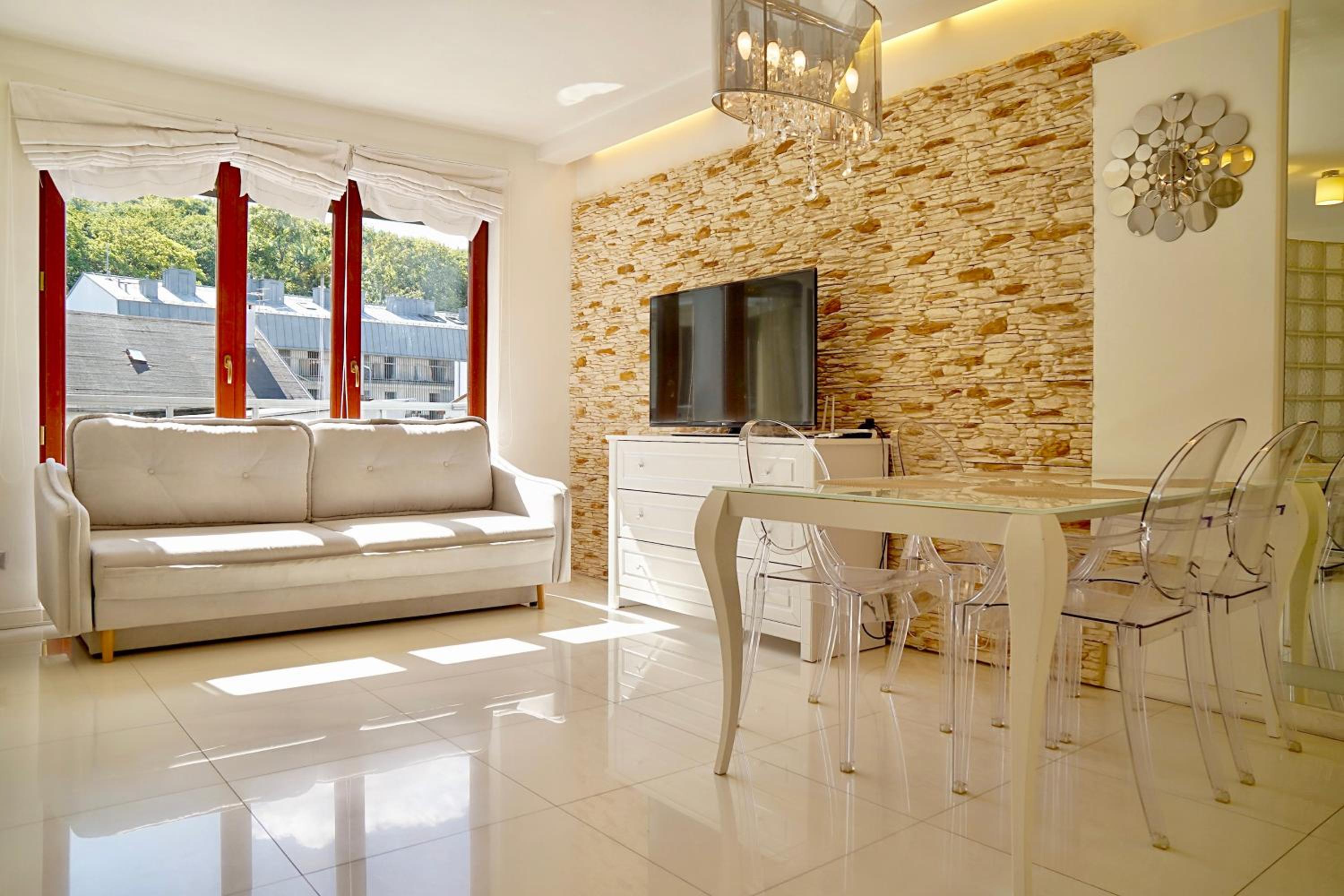 One-Bedroom Apartment with Balcony photo 1