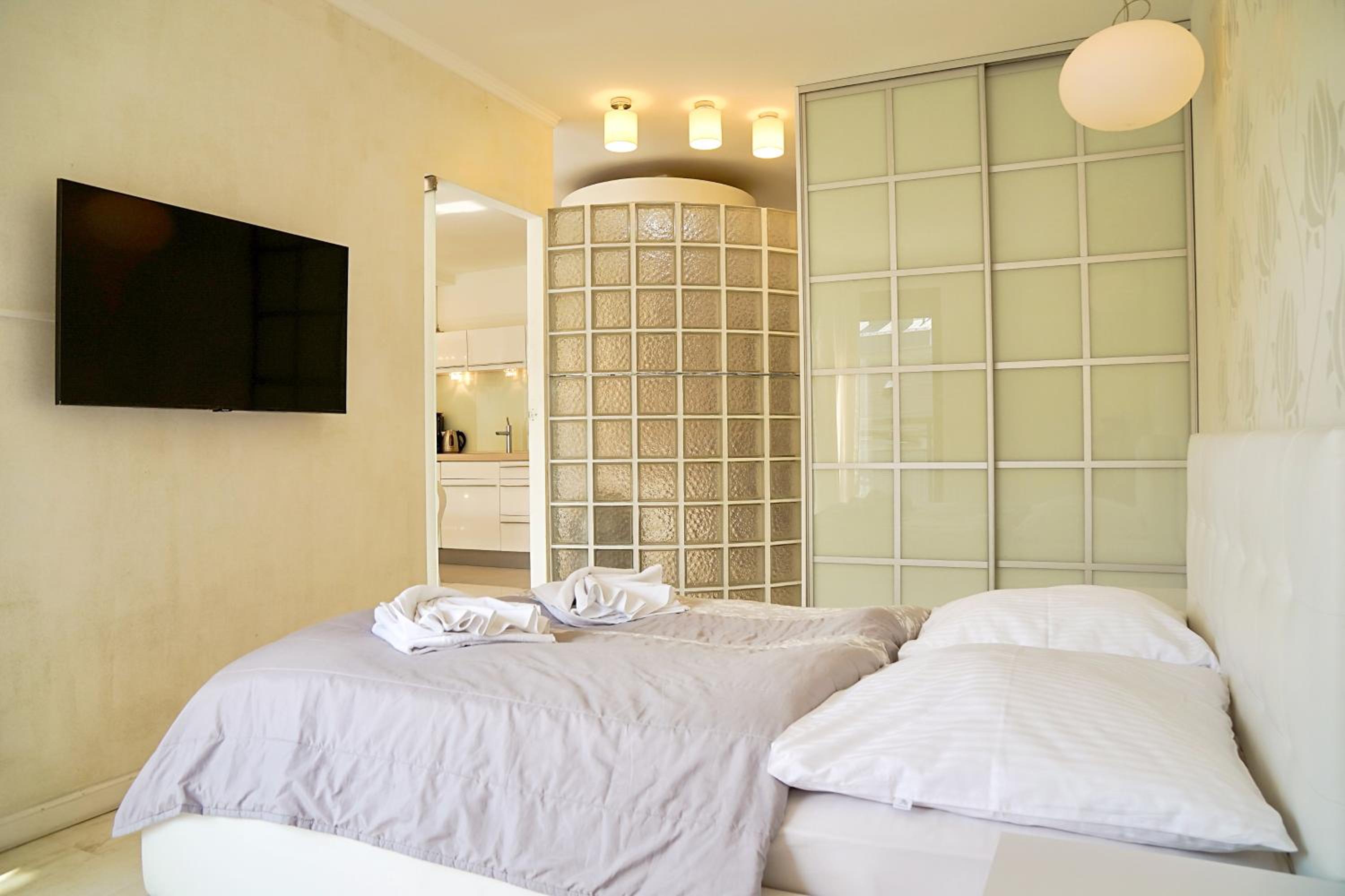 One-Bedroom Apartment with Balcony photo 3