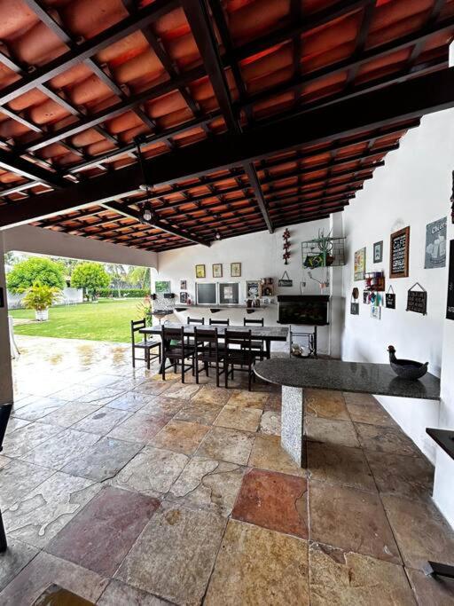 Five-Bedroom House photo 2