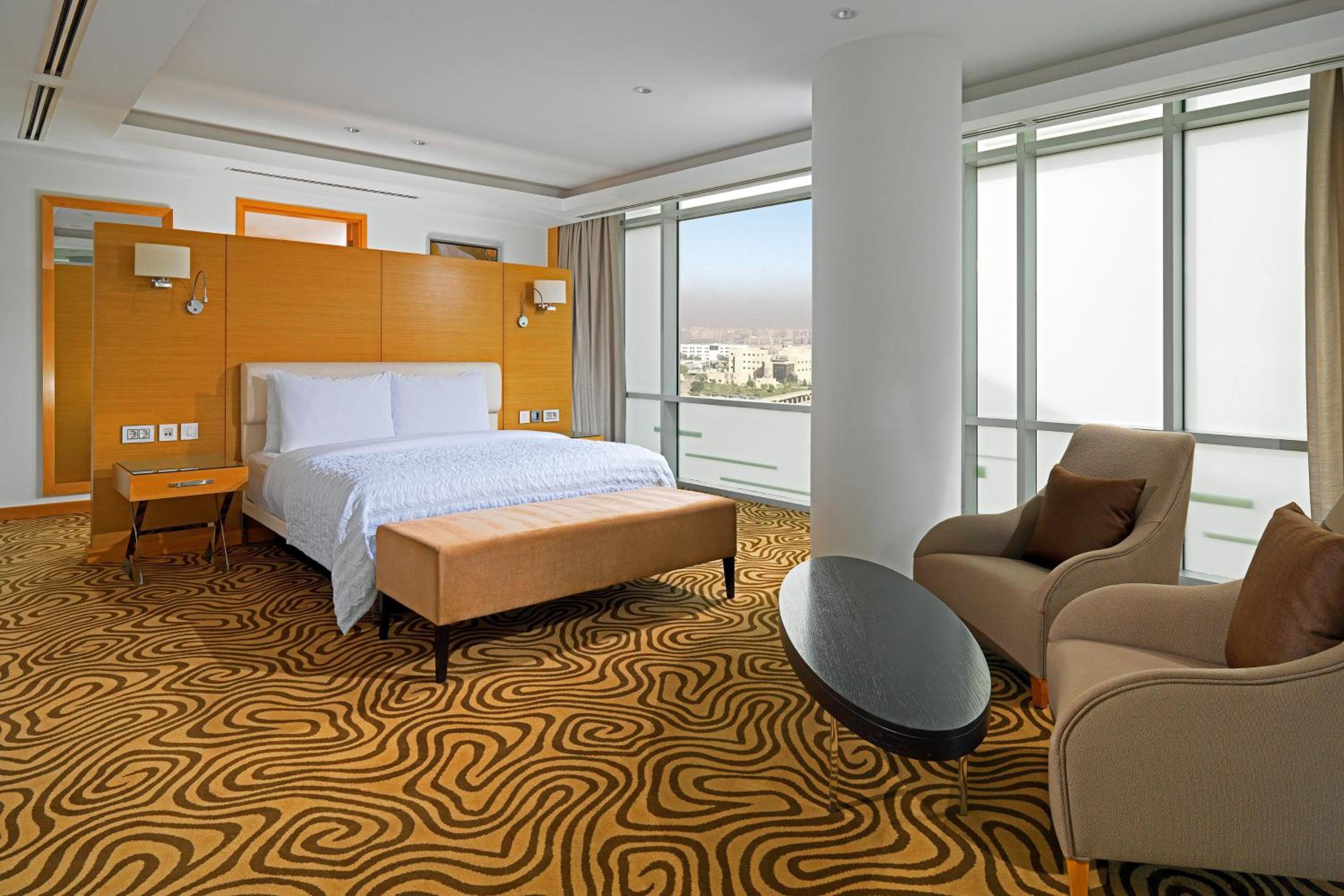 One-Bedroom Presidential Suite - Club Level thumbnail 5
