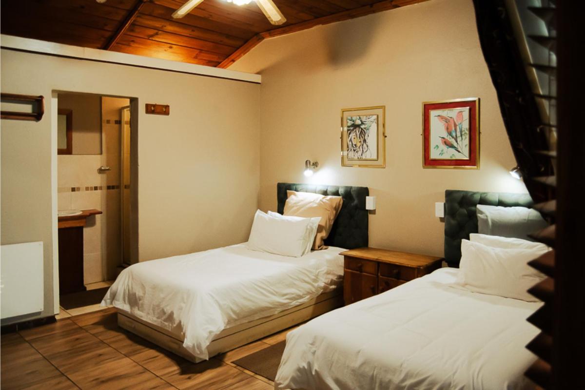 Twin Room with Private Bathroom - Photo 1