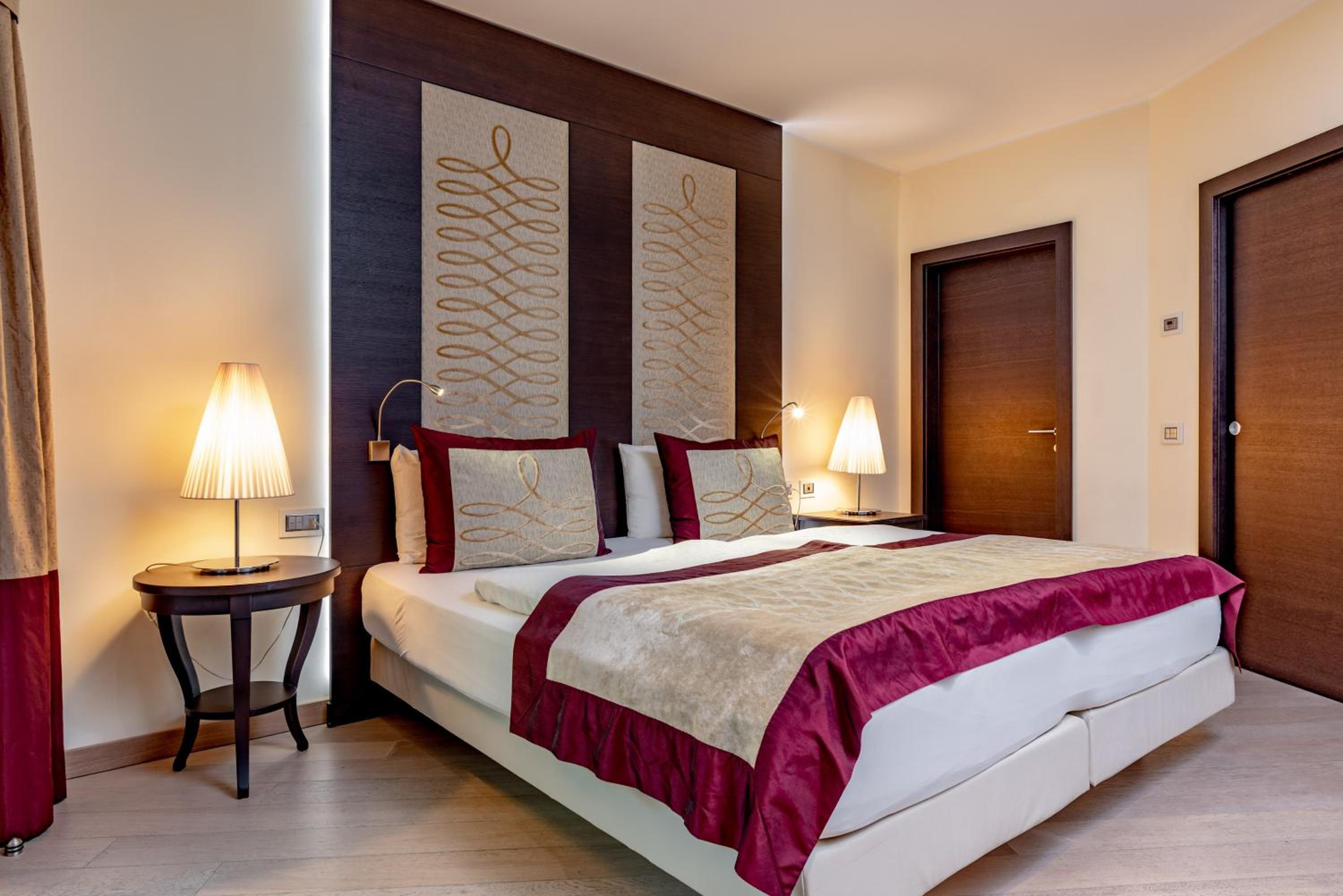 Double Room with Spa Bath - Photo 4