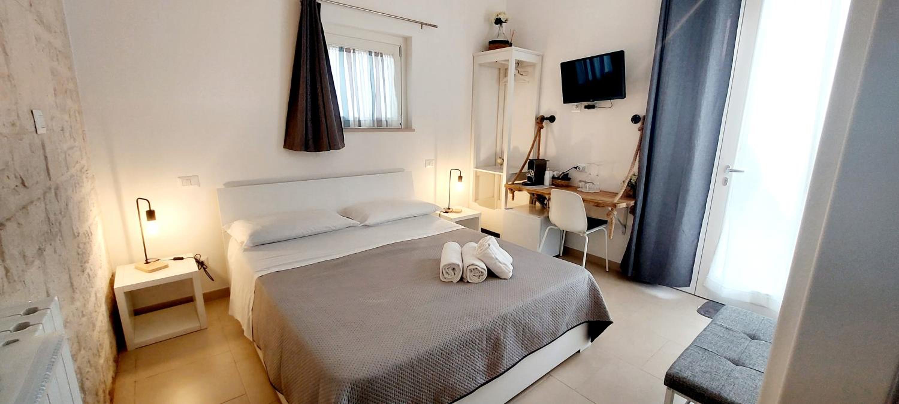 Small Double Room - Photo 5