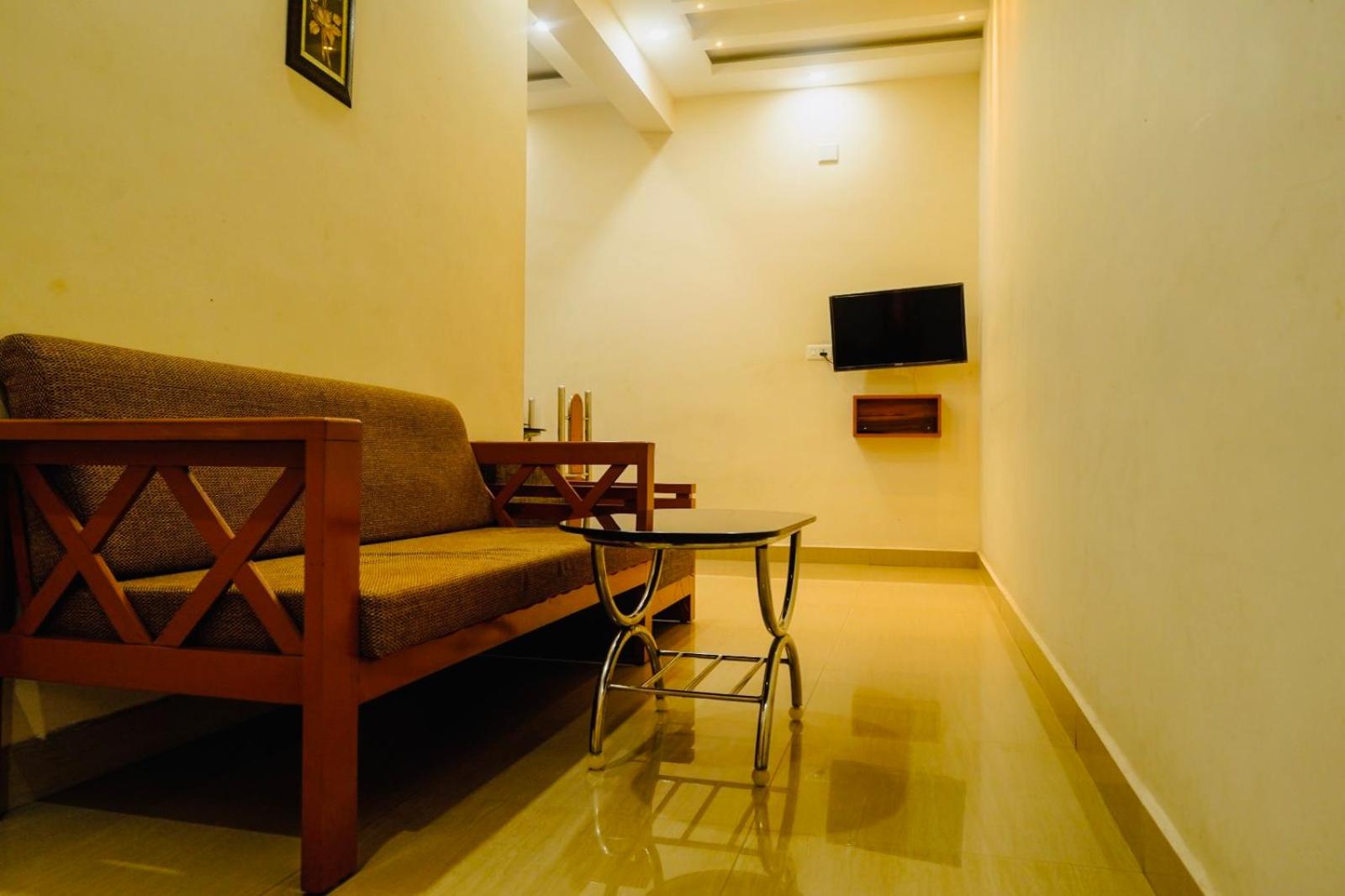One-Bedroom Apartment photo 1