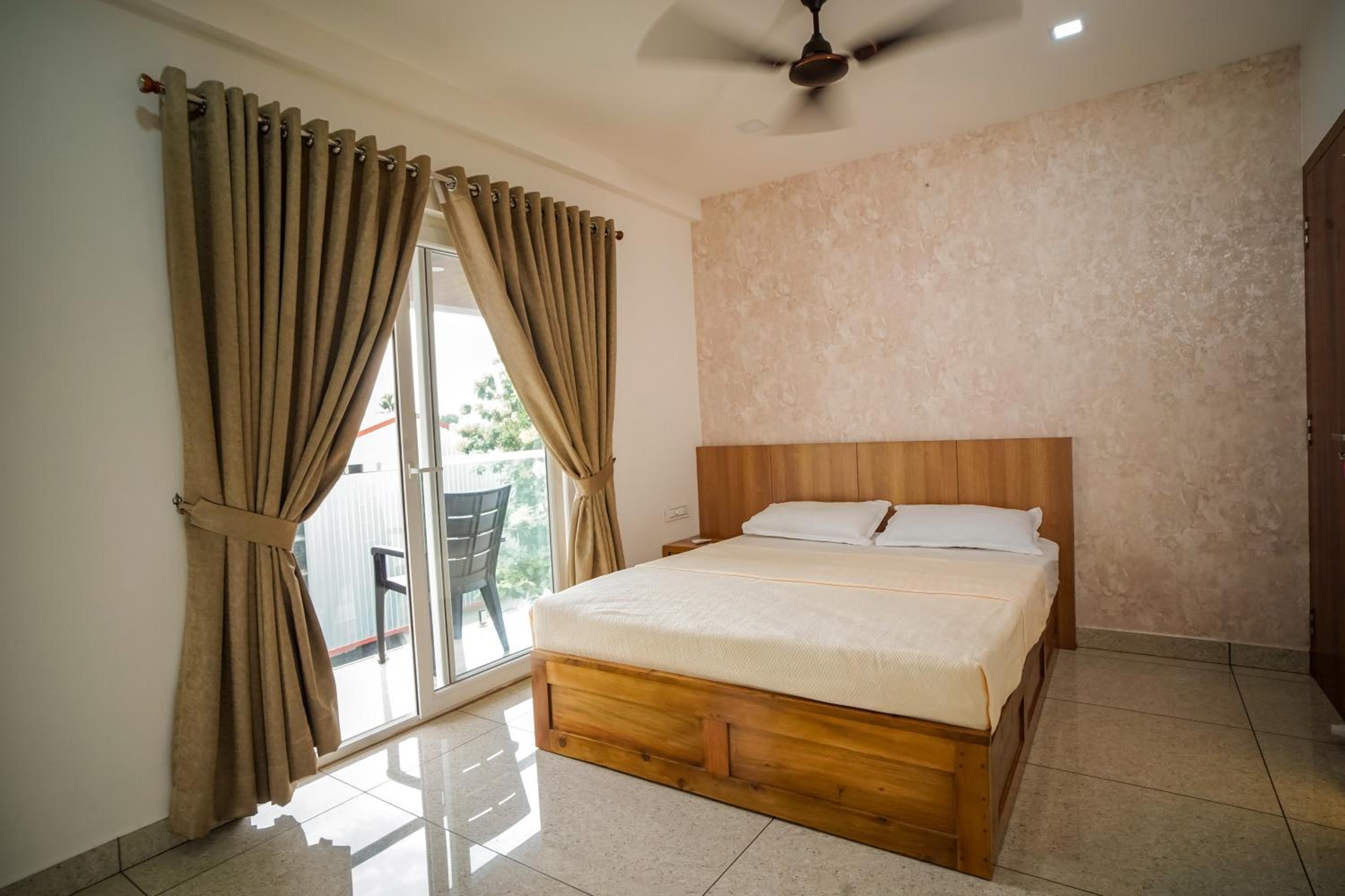 Two-Bedroom Deluxe Apartment with Balcony photo 2
