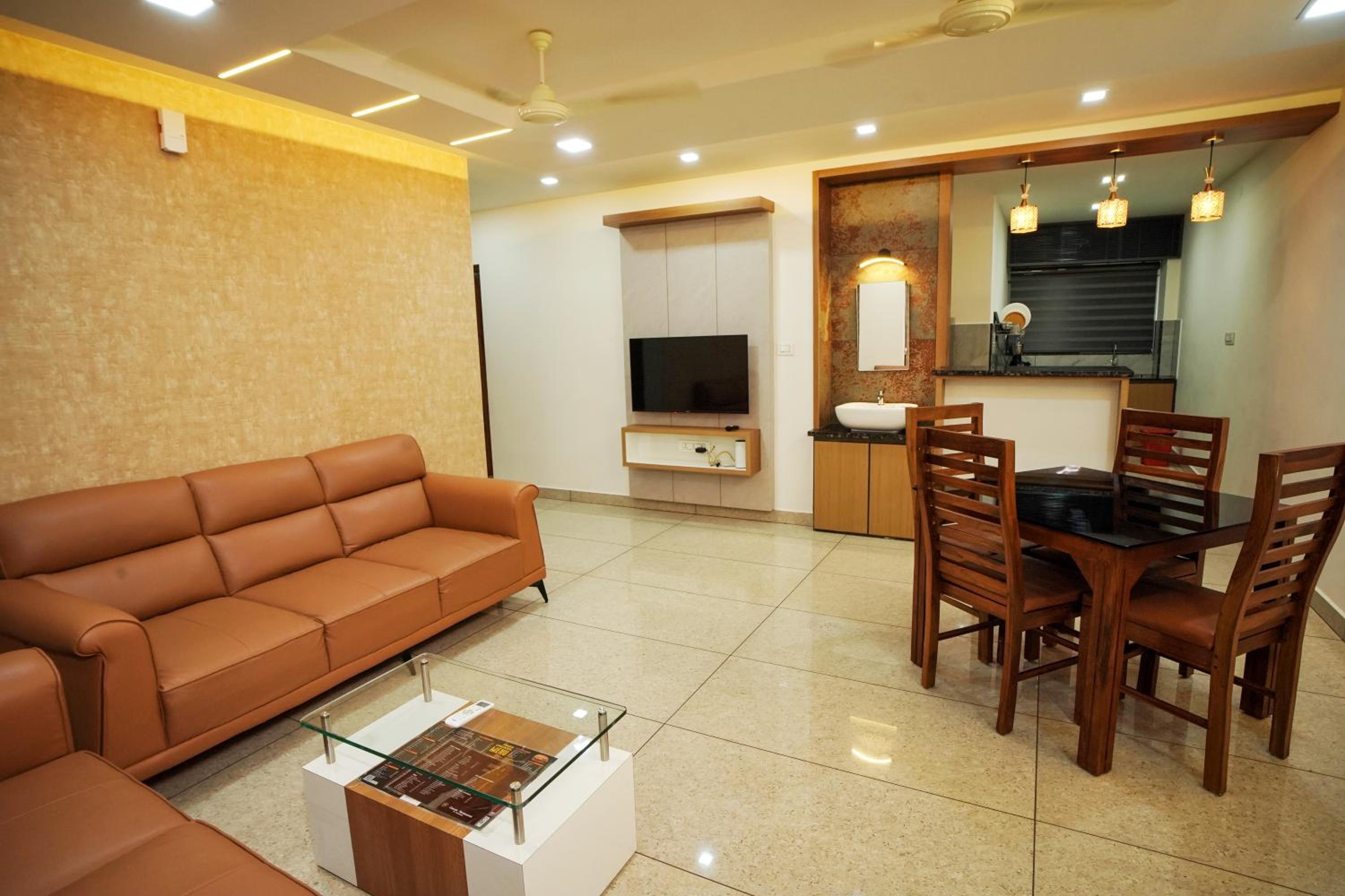 Three-Bedroom Premium Apartment with Balcony photo 1
