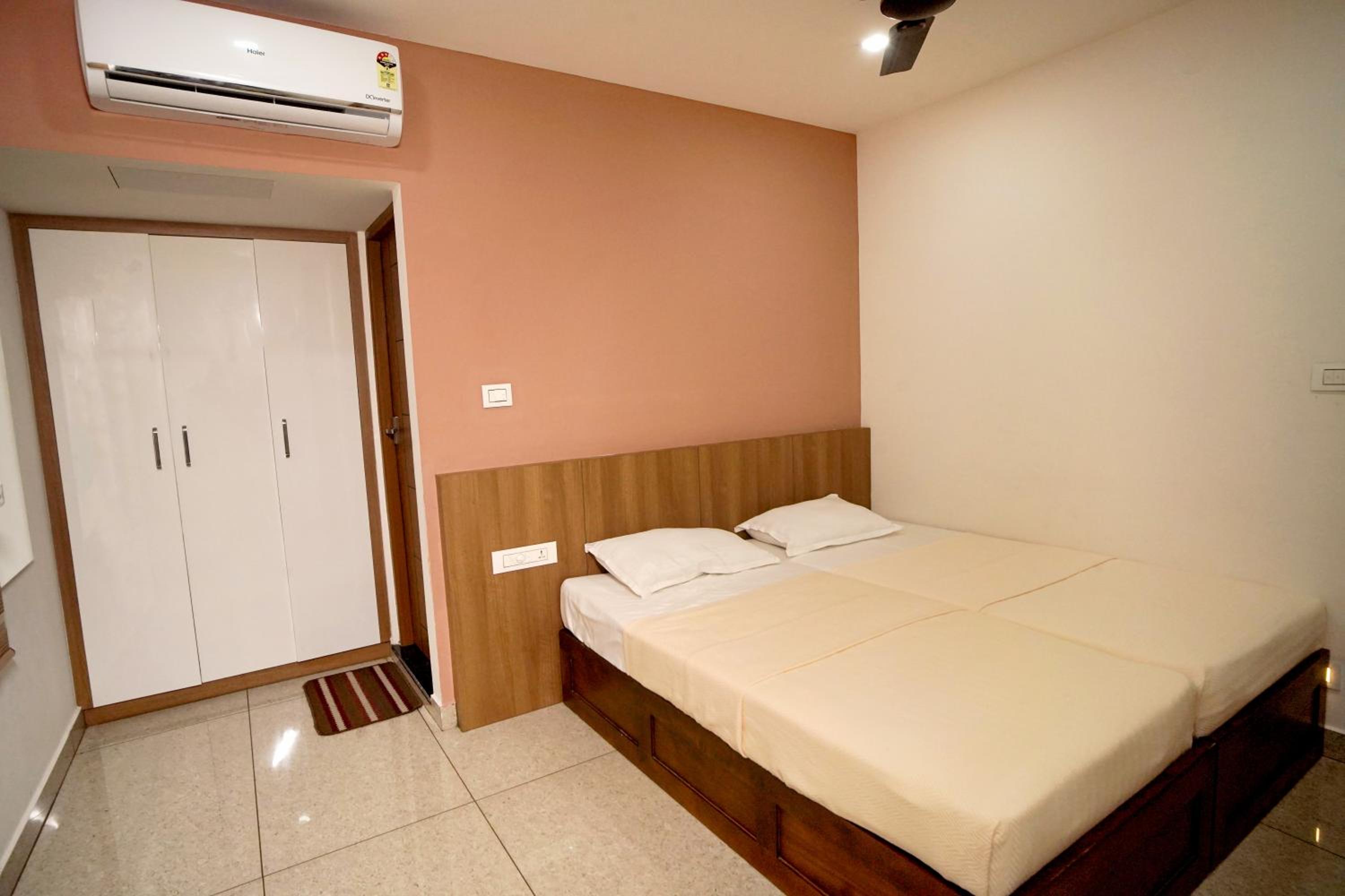 Three-Bedroom Premium Apartment with Balcony photo 2