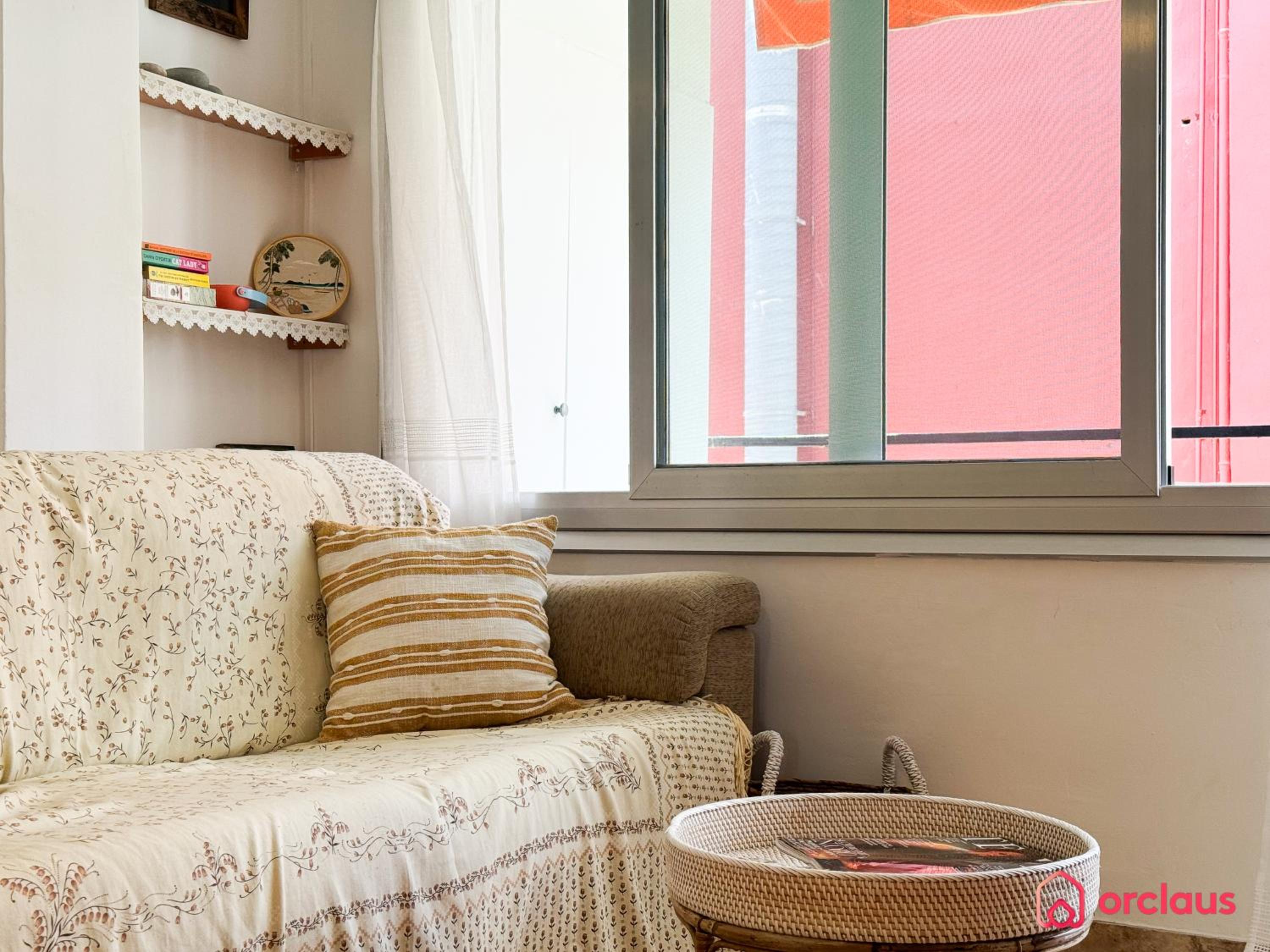 Apartamento de dos habitaciones con balcón