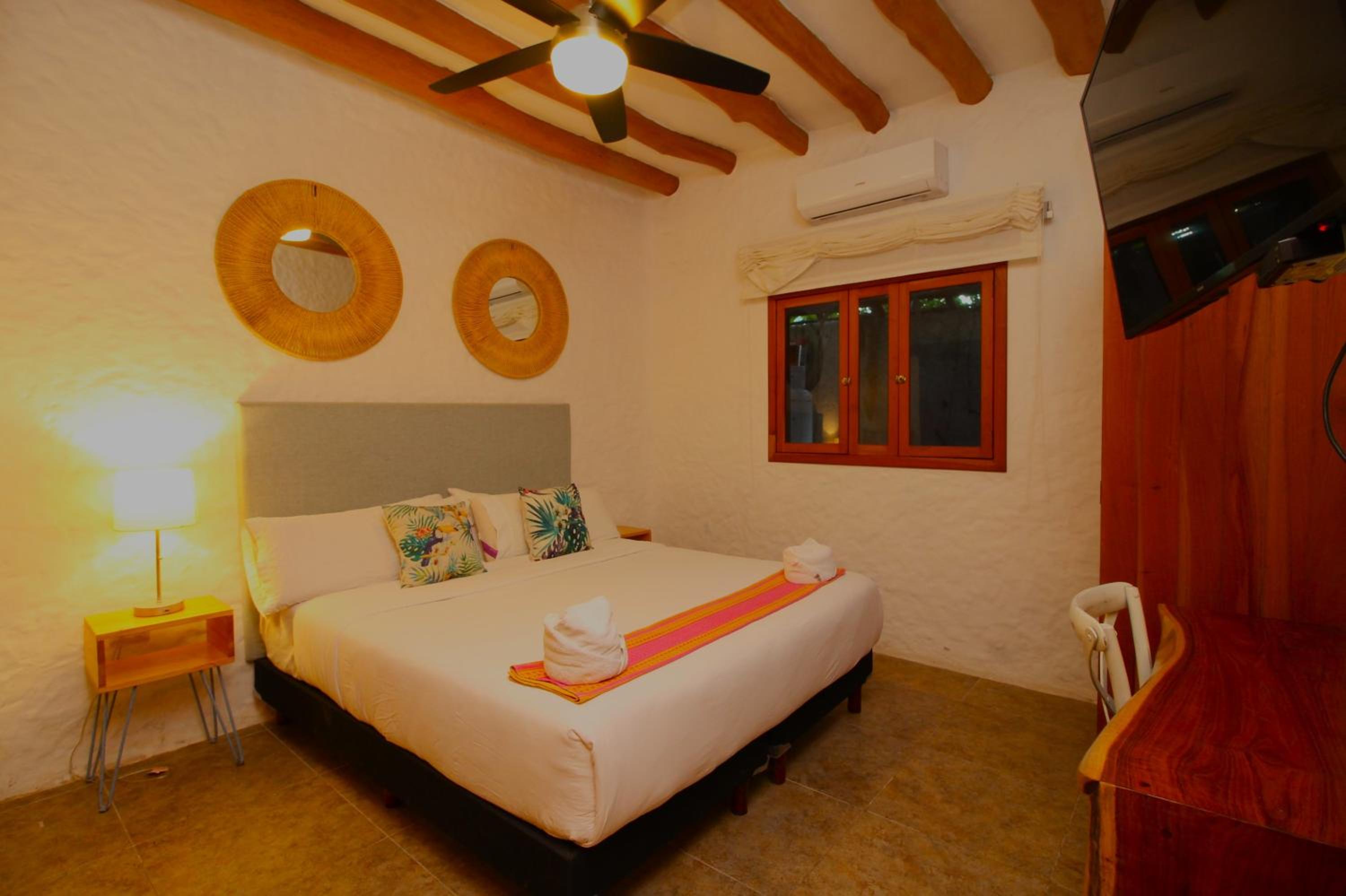 Deluxe Room - Photo 4