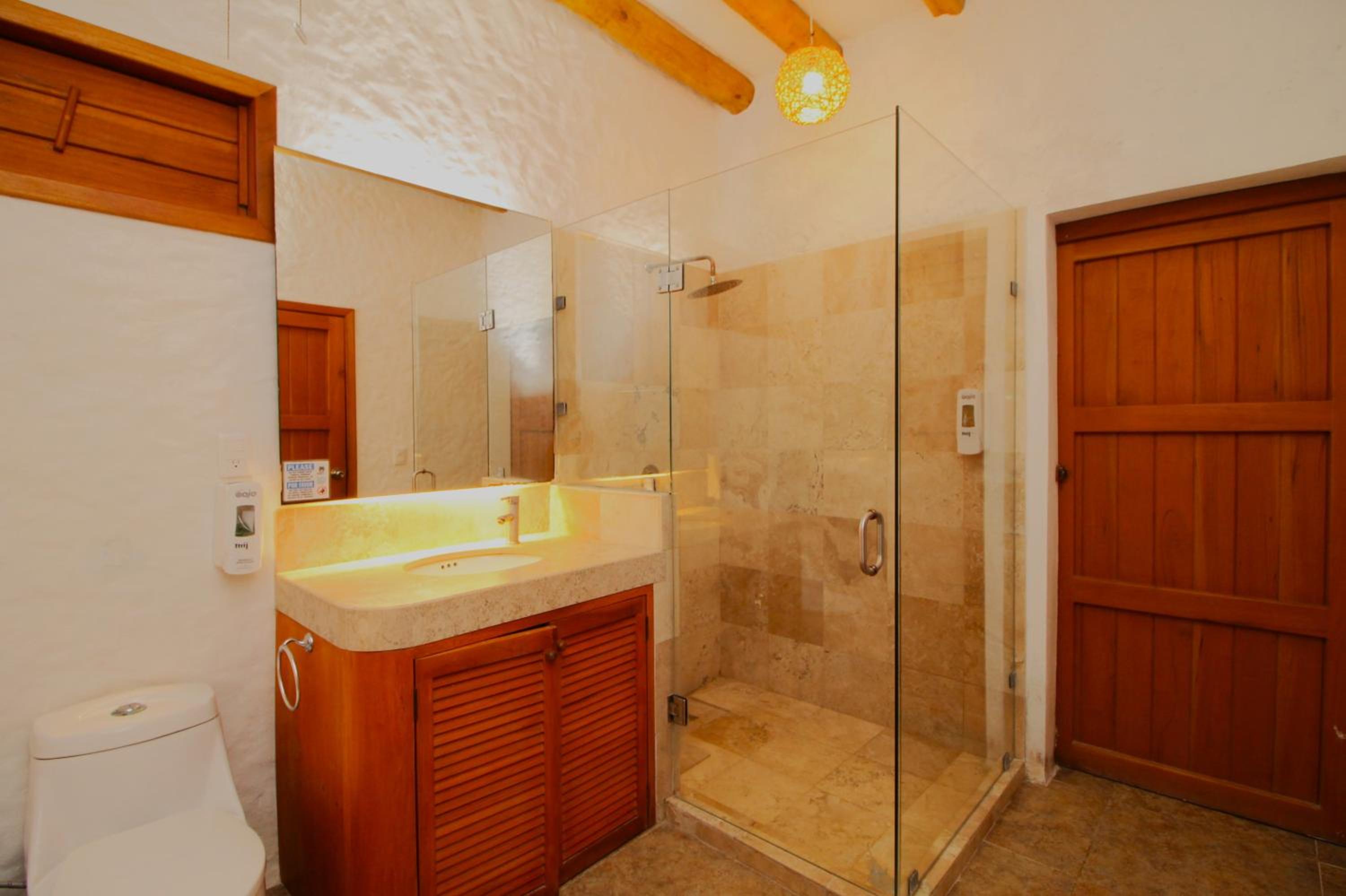 Deluxe Room - Photo 5