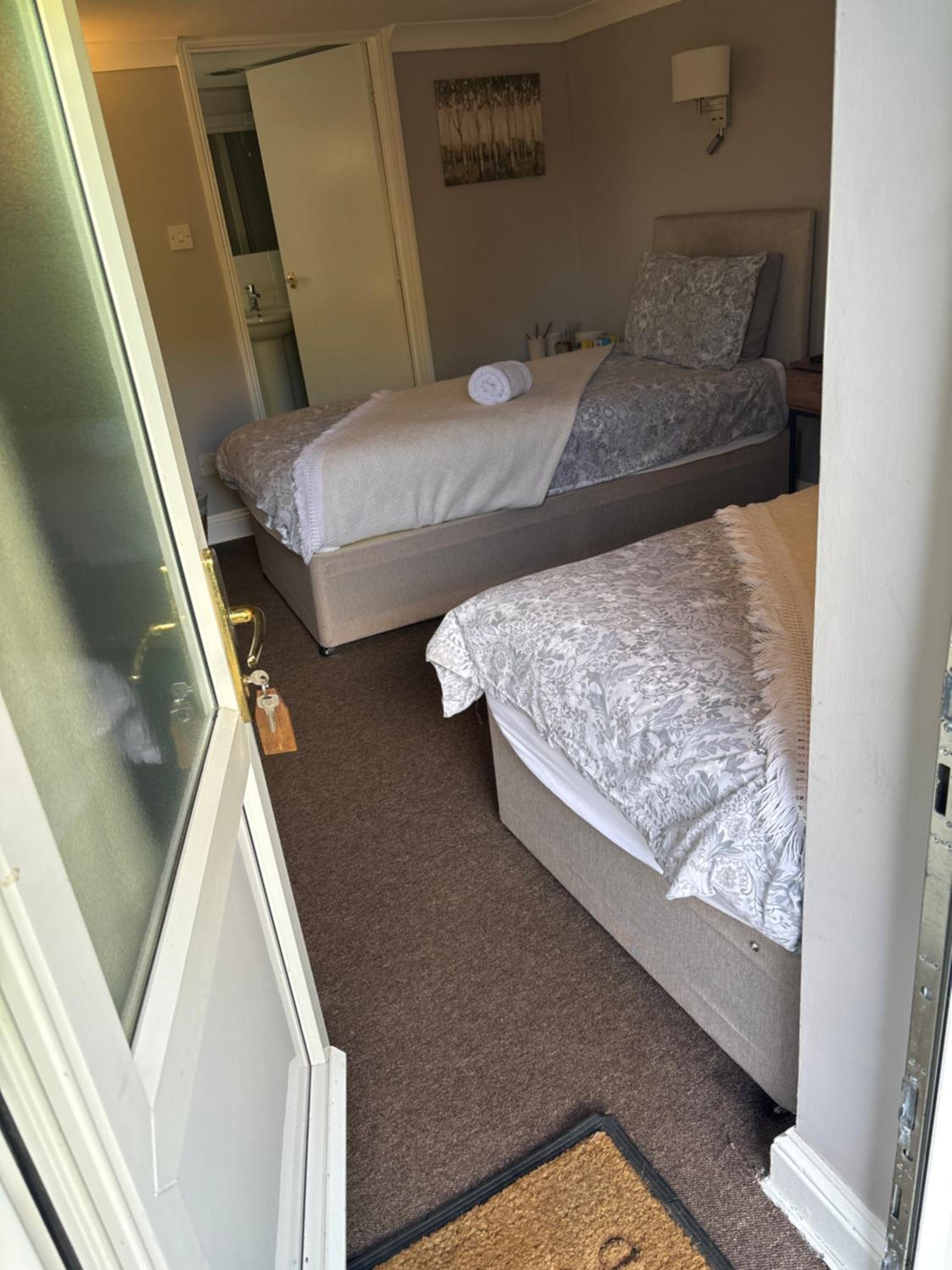 Budget Twin Room photo 3