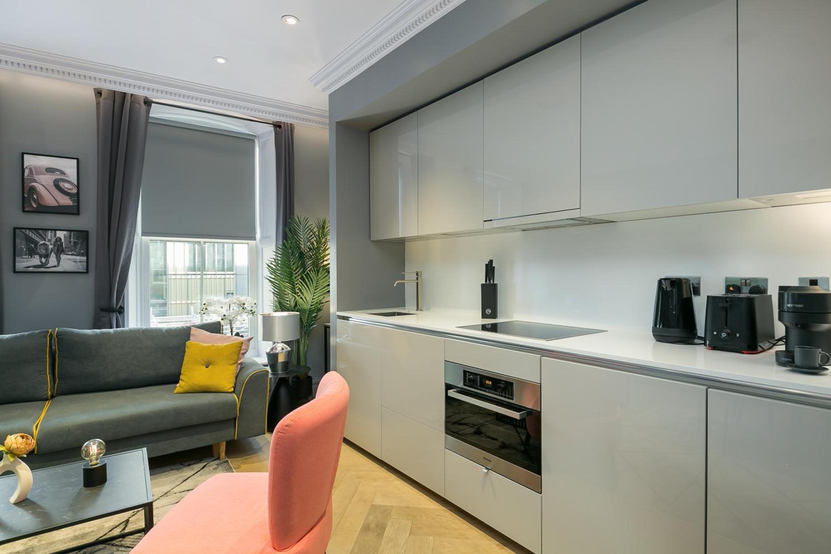 One-Bedroom Apartment photo 2