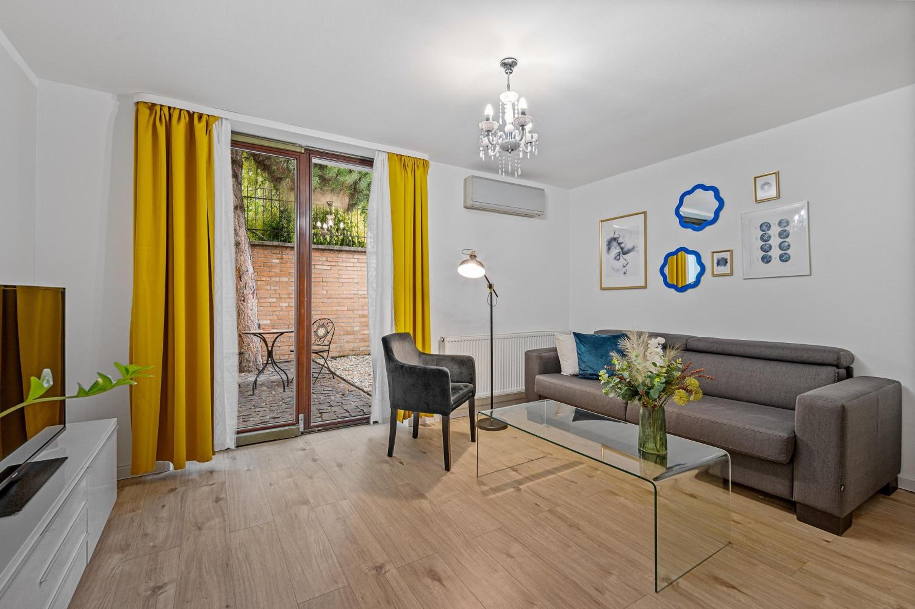 Deluxe Studio Apartment - Photo 4