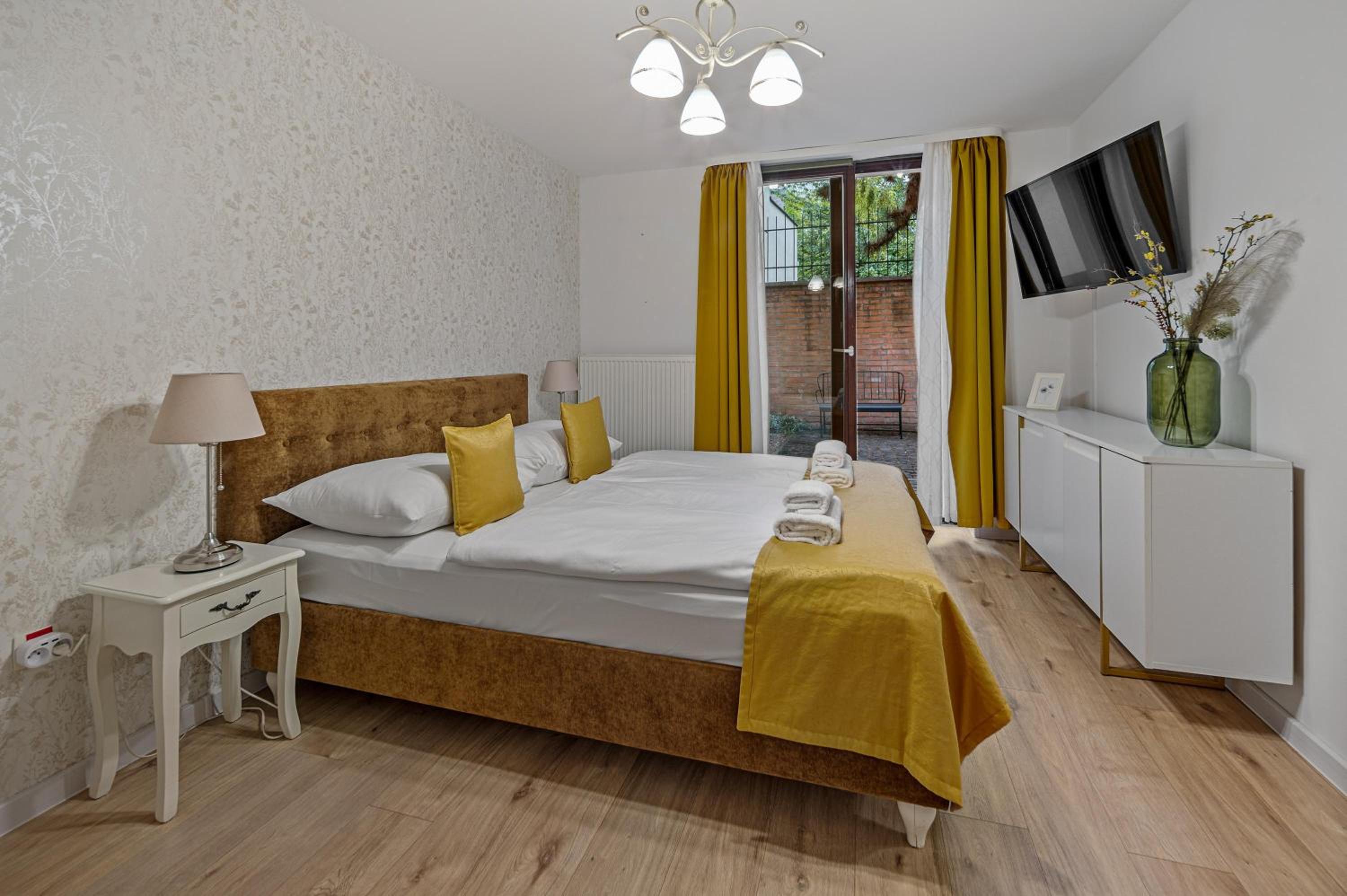 Deluxe Studio Apartment - Photo 8