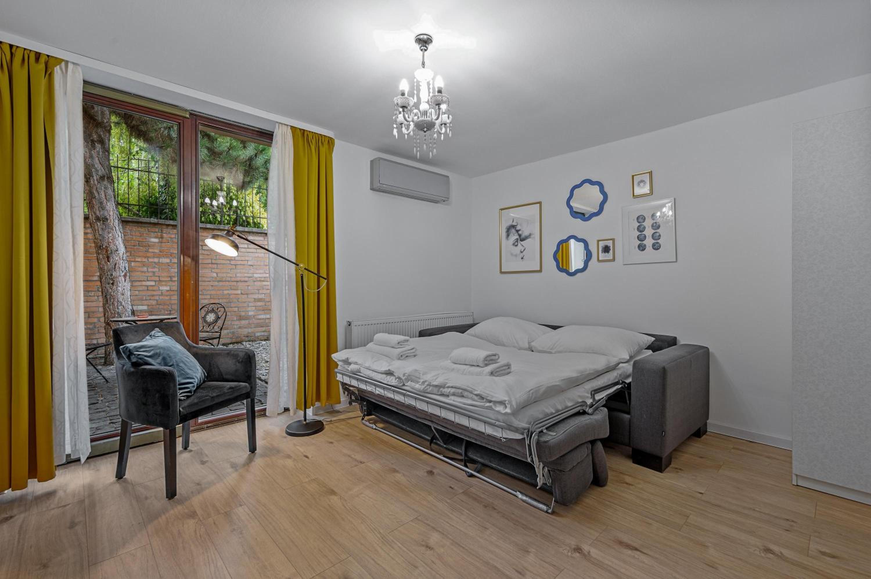 Deluxe Studio Apartment - Photo 10