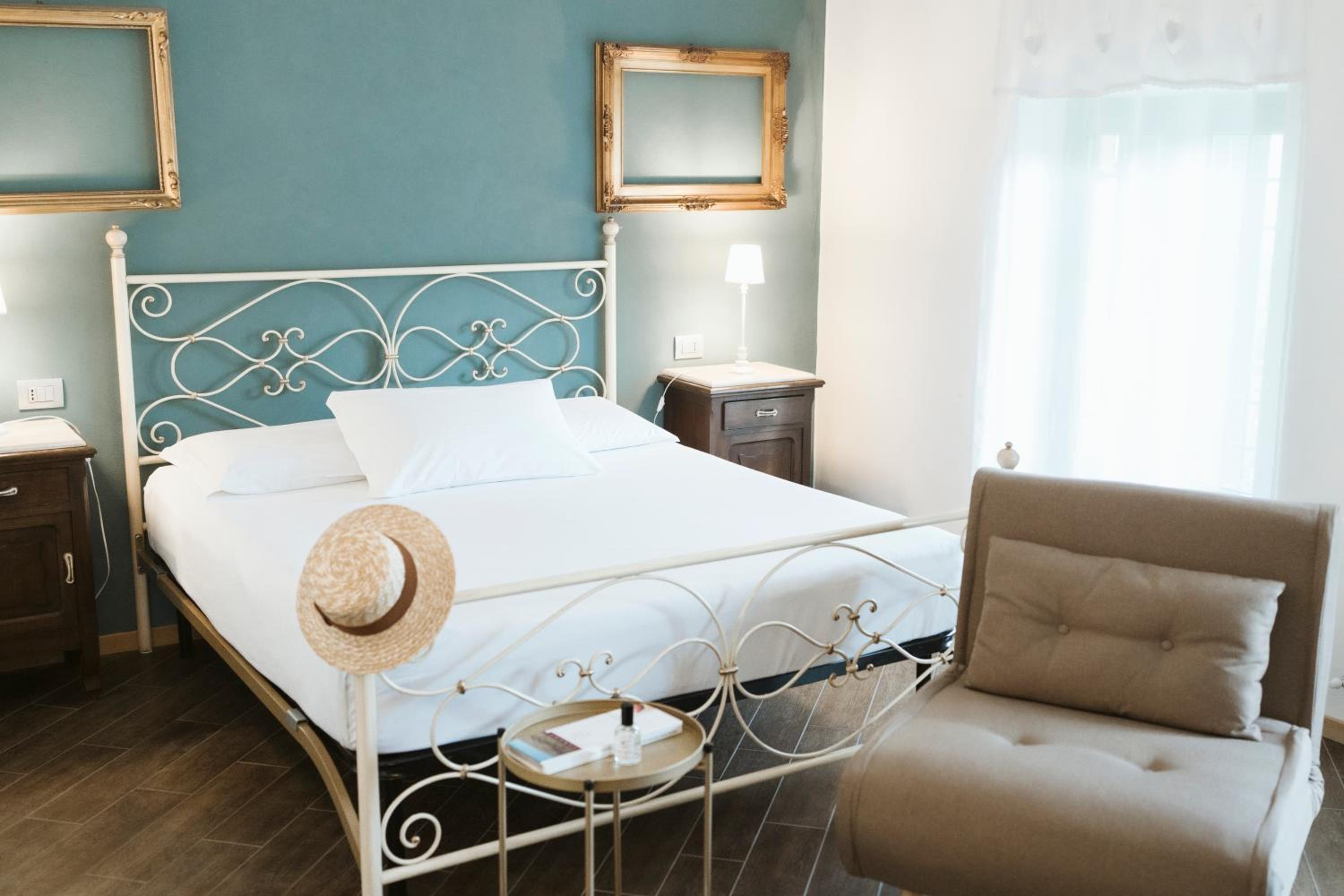 Double Room with Pool View - Photo 1