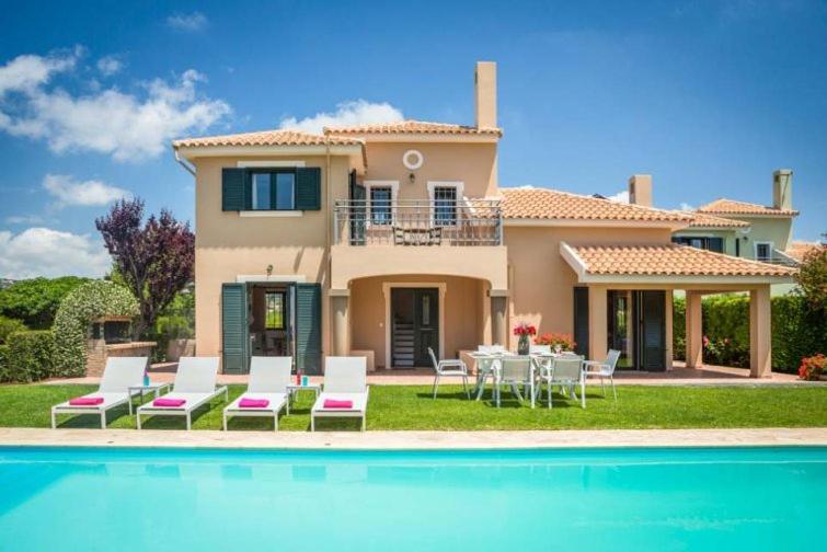 Three-Bedroom Villa photo 2
