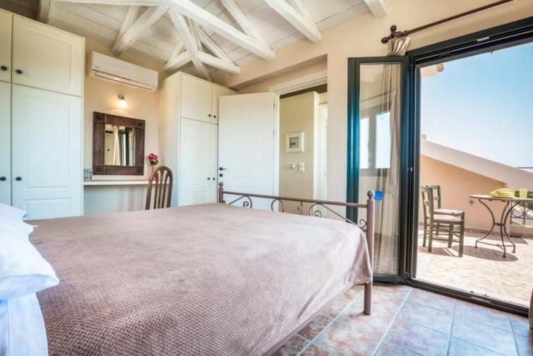 Three-Bedroom Villa photo 3