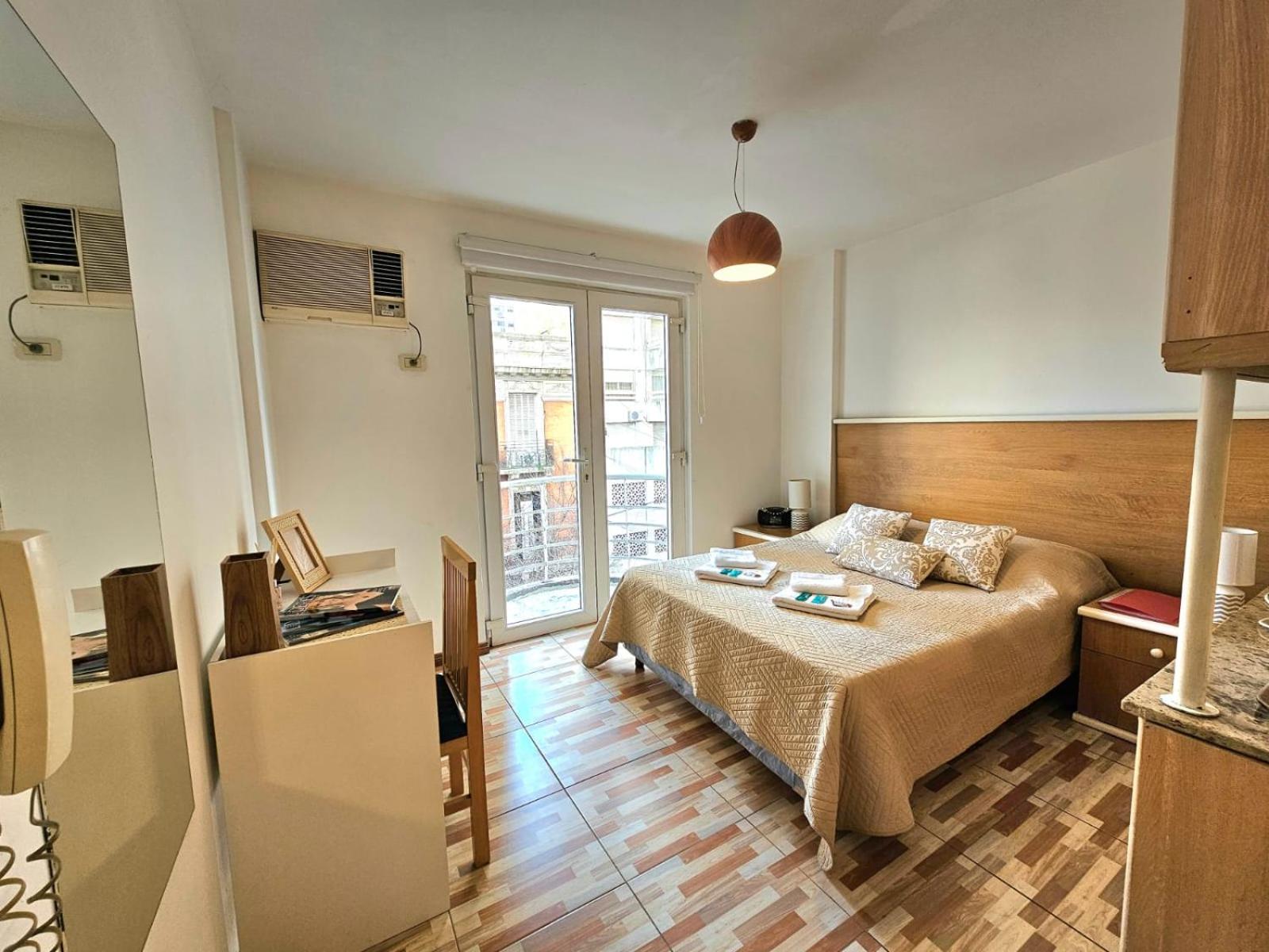 One-Bedroom Apartment photo 1