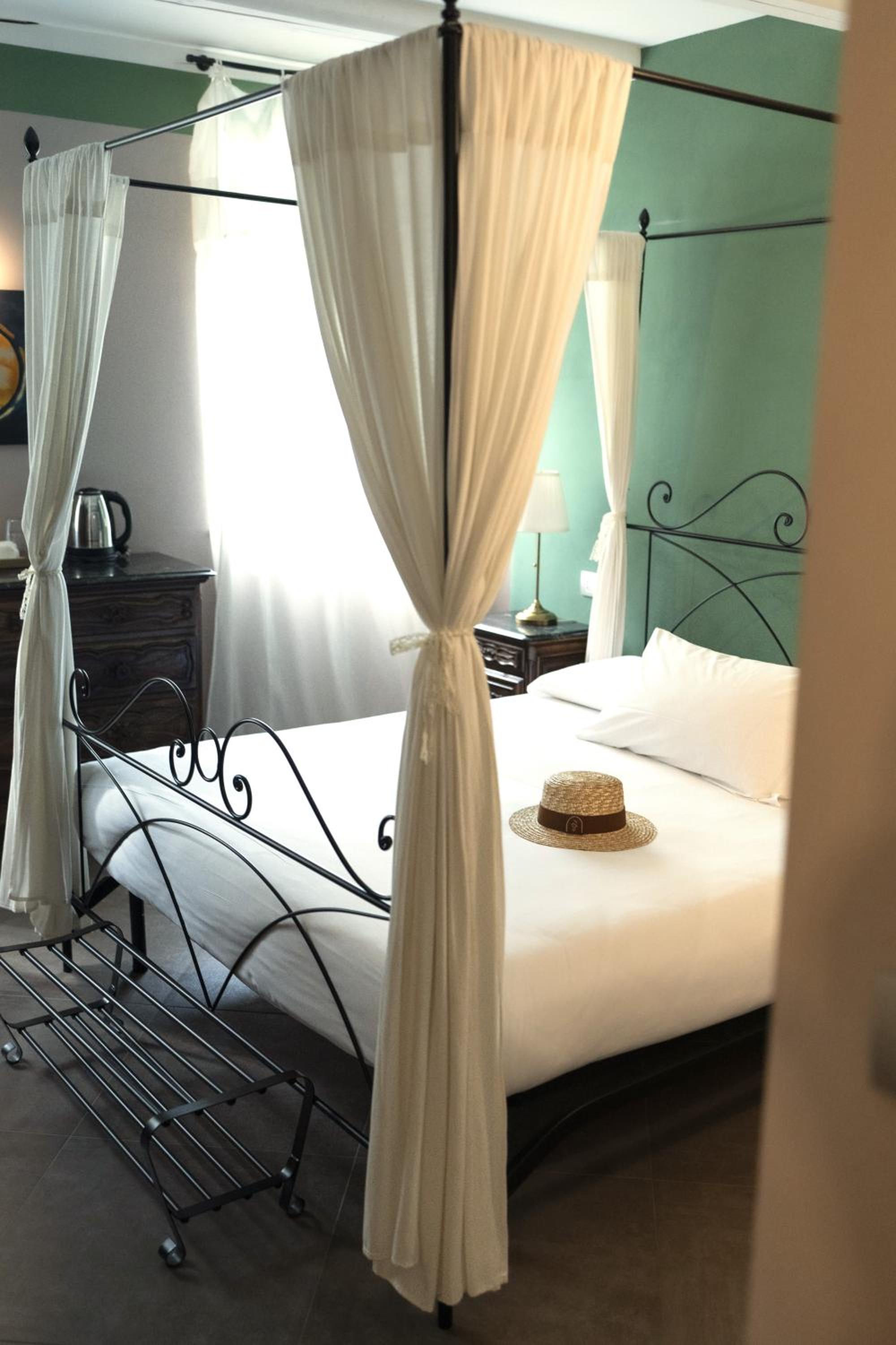 Deluxe Double Room - Photo 3