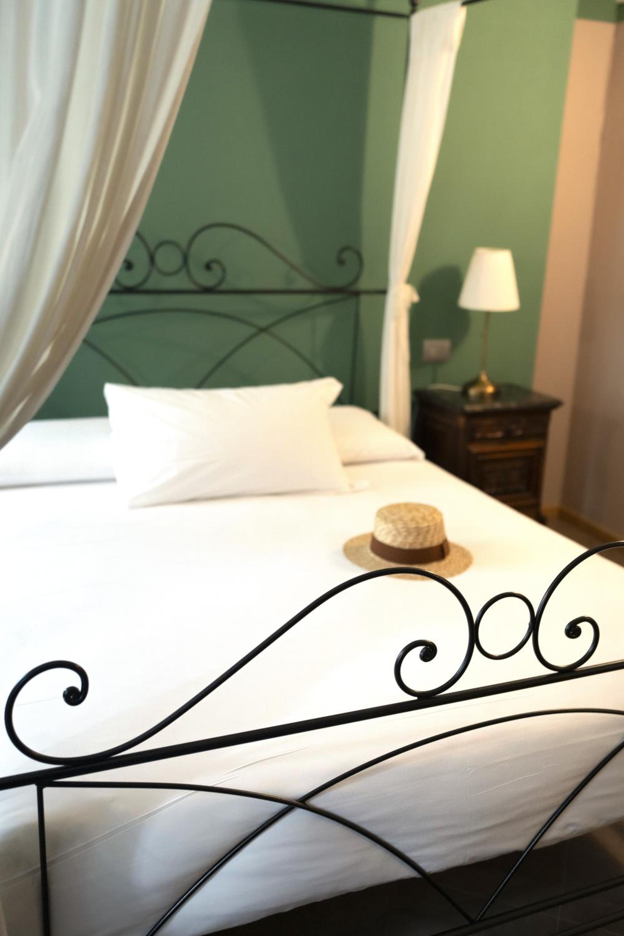 Deluxe Double Room - Photo 1