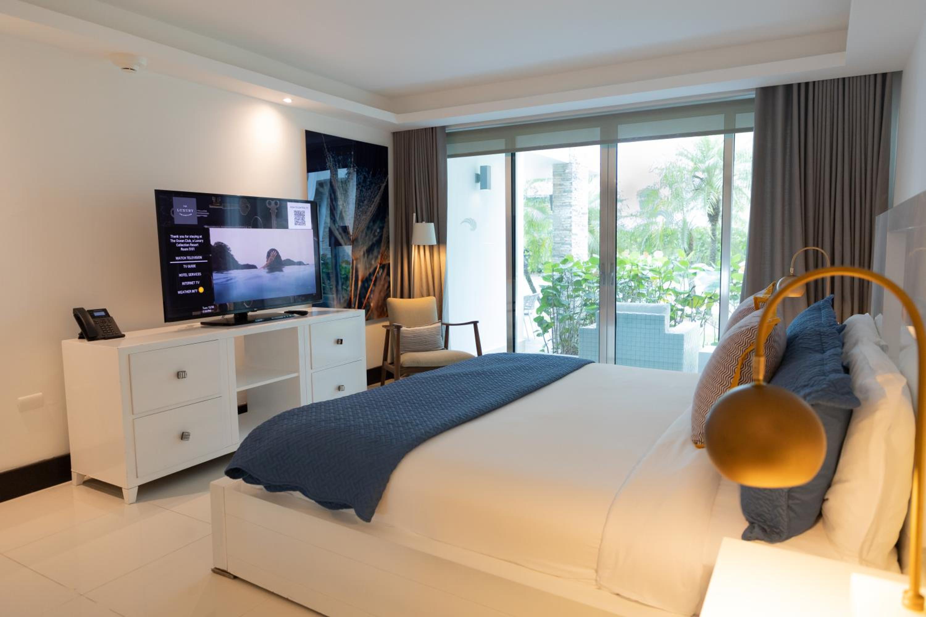 Three-Bedroom Suite with Balcony and Ocean View photo 3