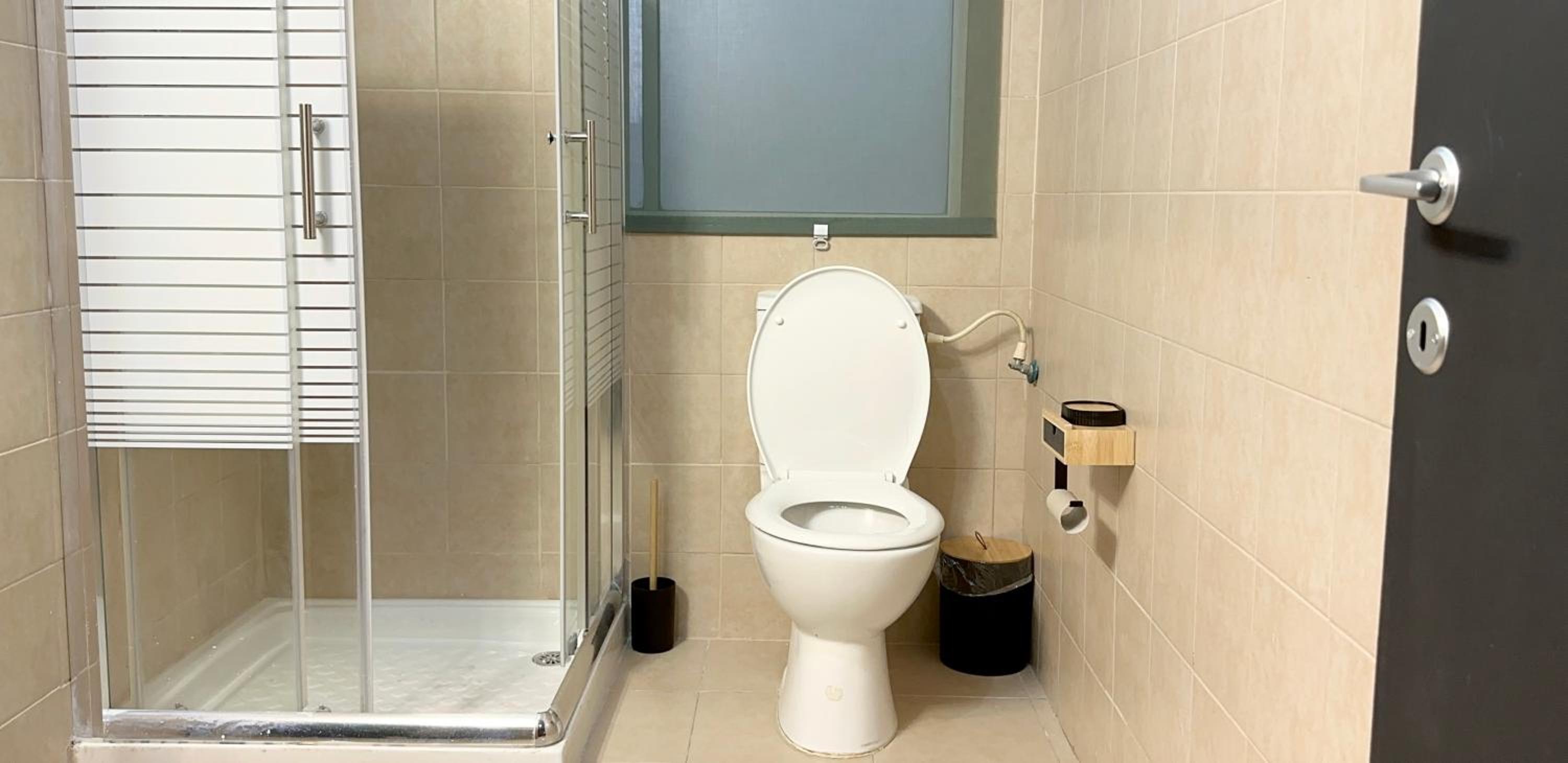 Deluxe Family Suite - Photo 8