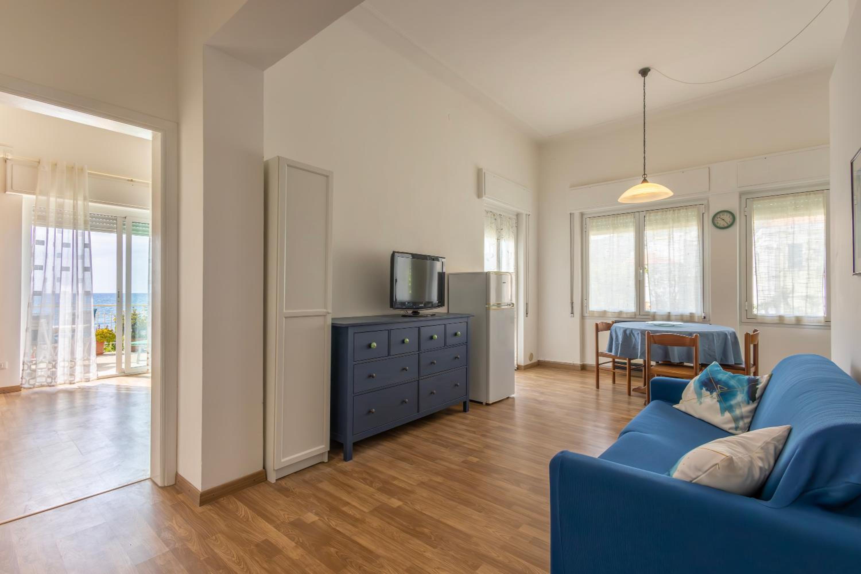 One-Bedroom Apartment photo 1