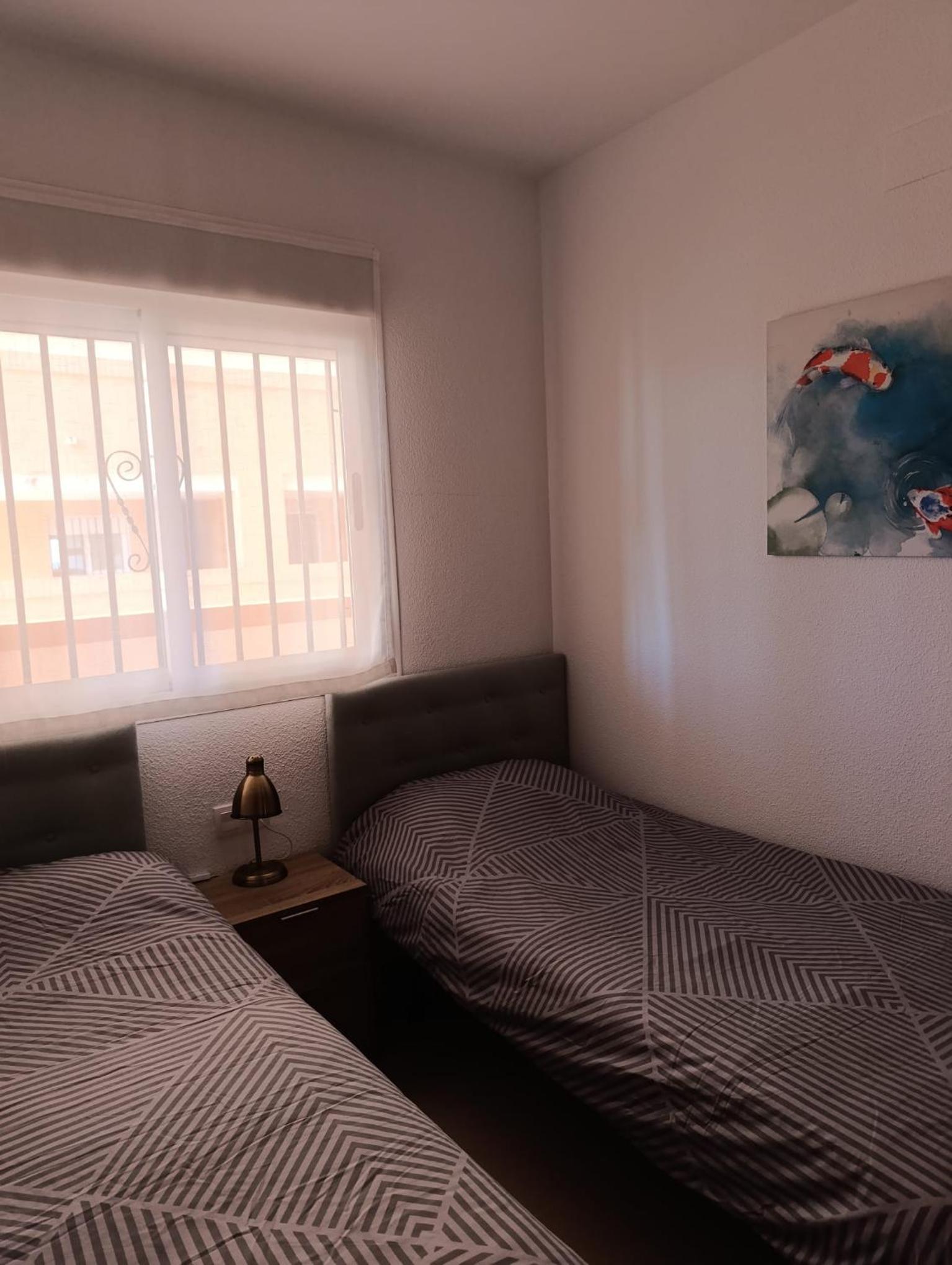 Apartamento de dos habitaciones con terraza y vista al mar