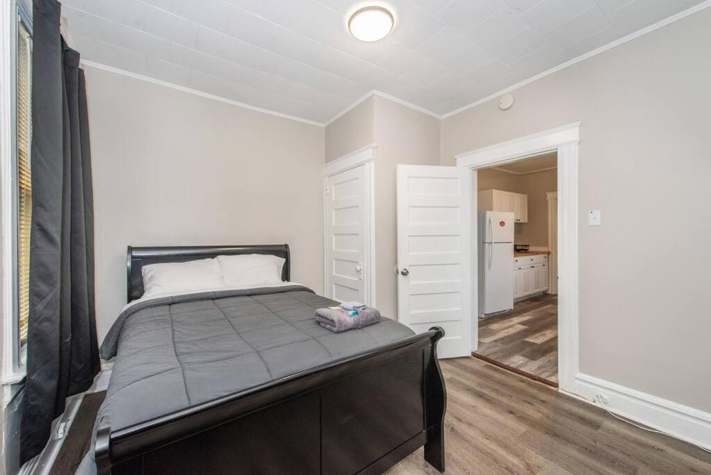 One-Bedroom Apartment photo 3