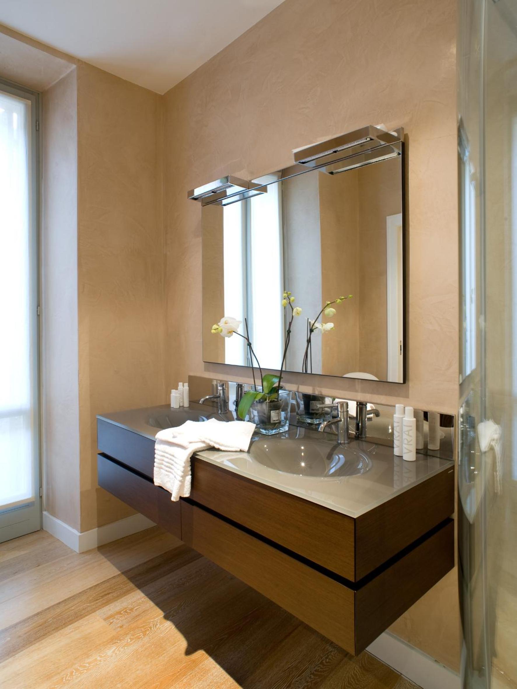 Suite - Photo 10