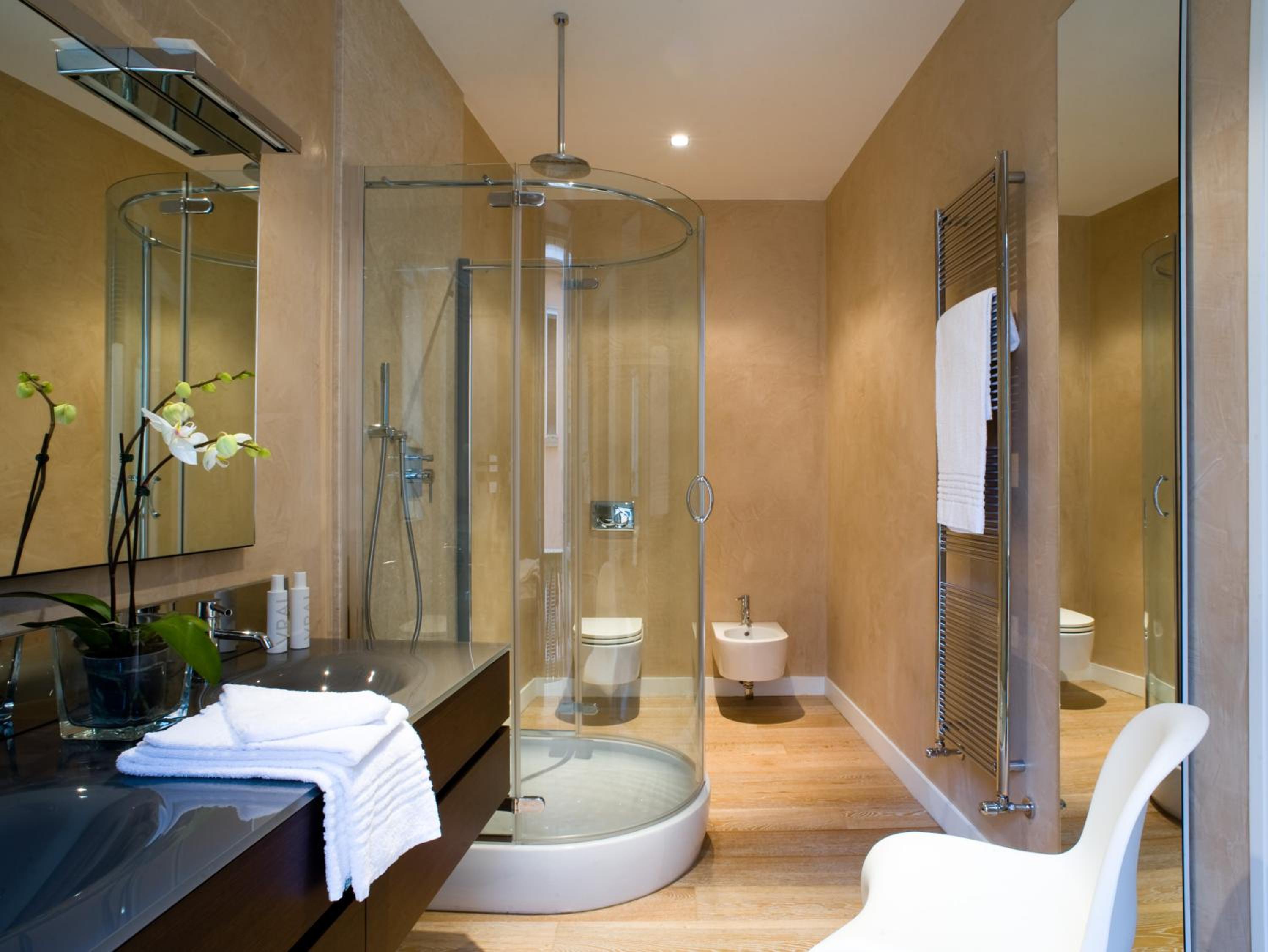 Suite - Photo 11
