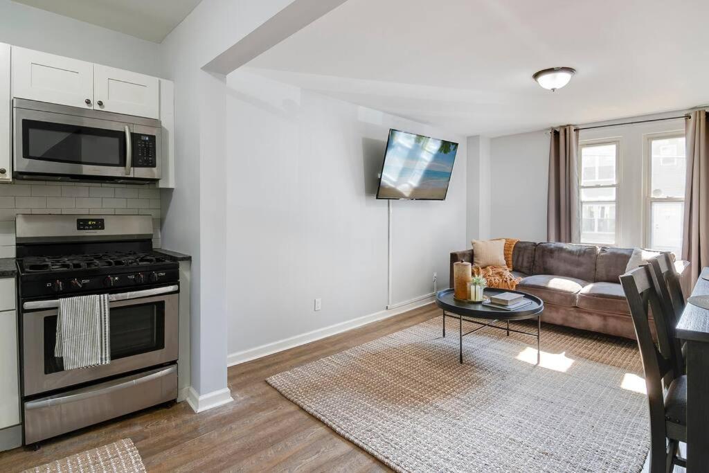 Three-Bedroom Apartment photo 2