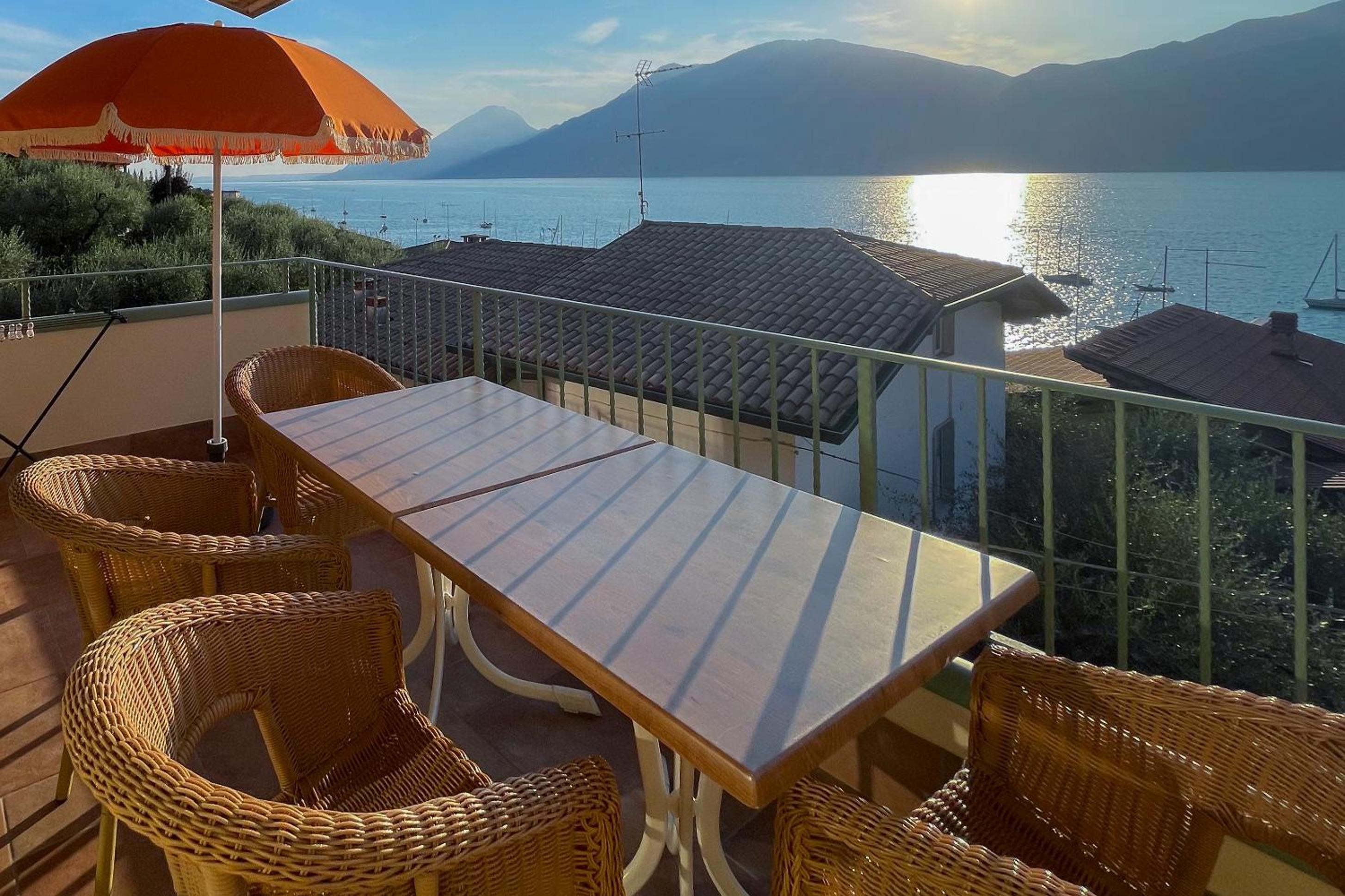 Two-Bedroom Apartment with Lake View photo 2
