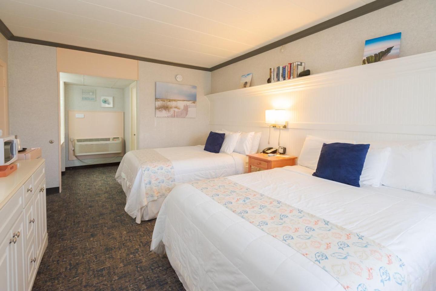 Standard Room with Two Queen Beds with Pool Side - Downstairs
