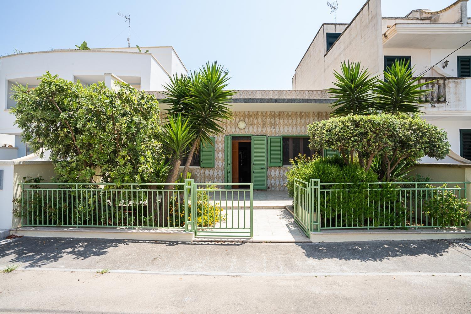 Three-Bedroom House photo 2