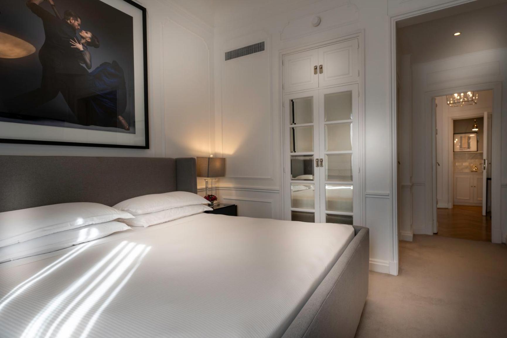 Two-Bedroom Suite thumbnail 6