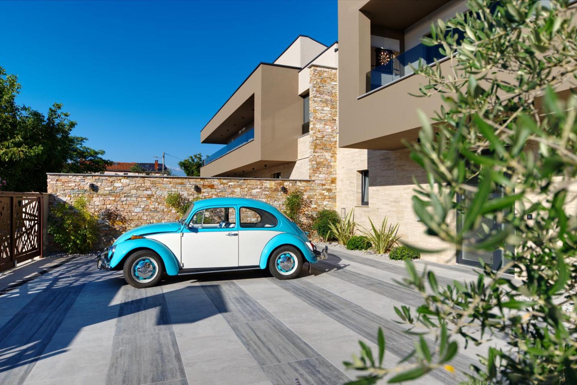 Villa photo 2