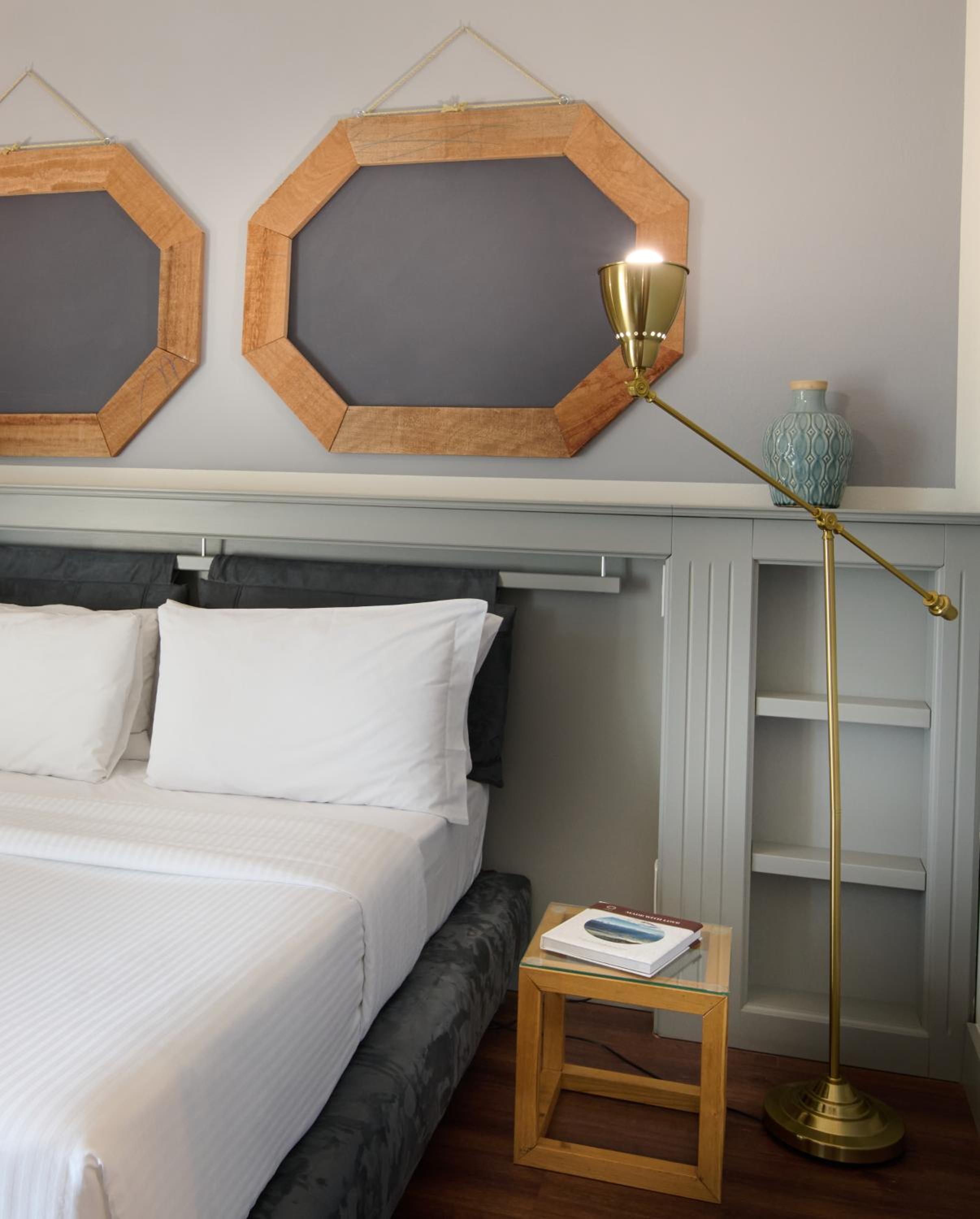 Deluxe Double Room with Balcony - Photo 13