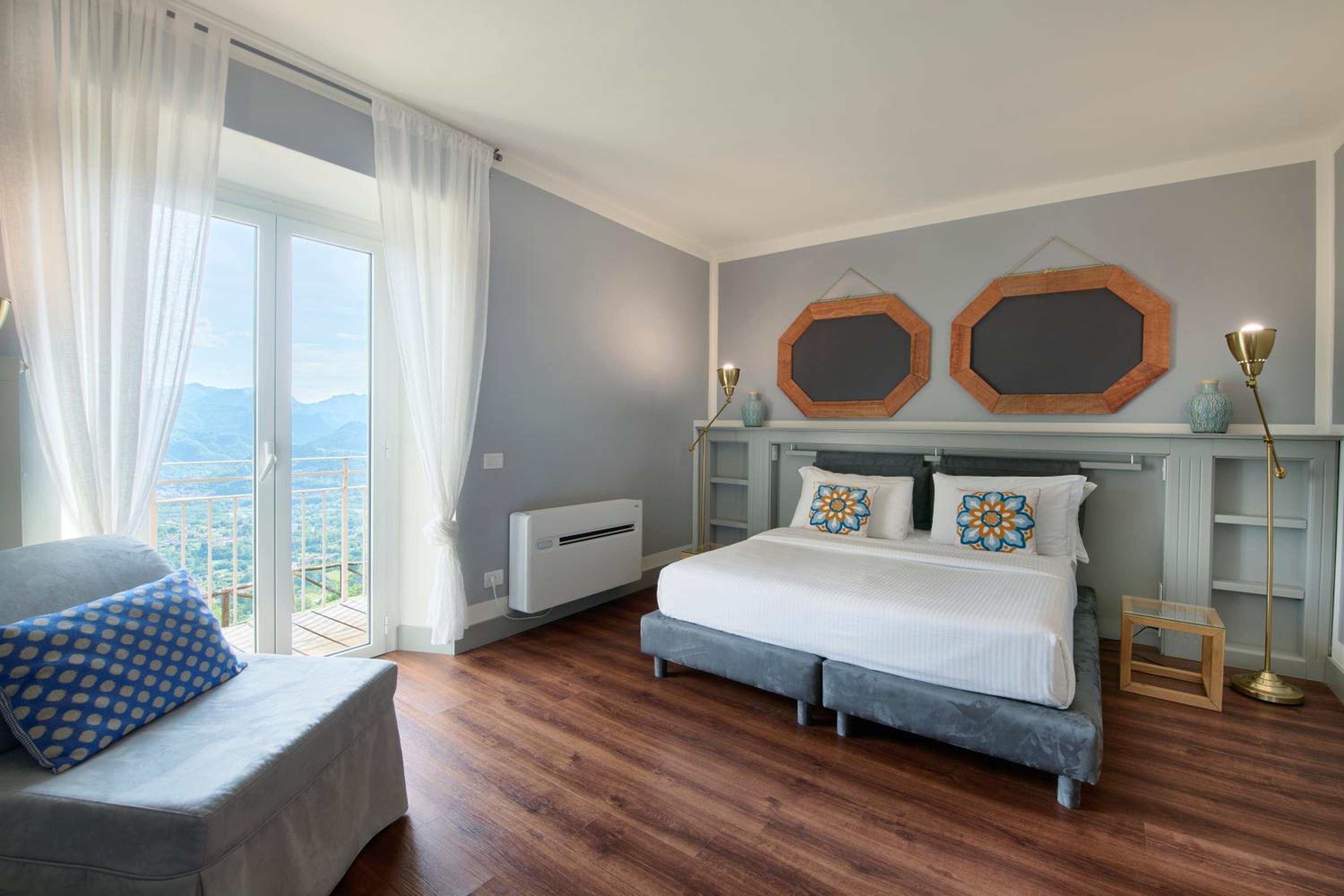 Deluxe Double Room with Balcony - Photo 2