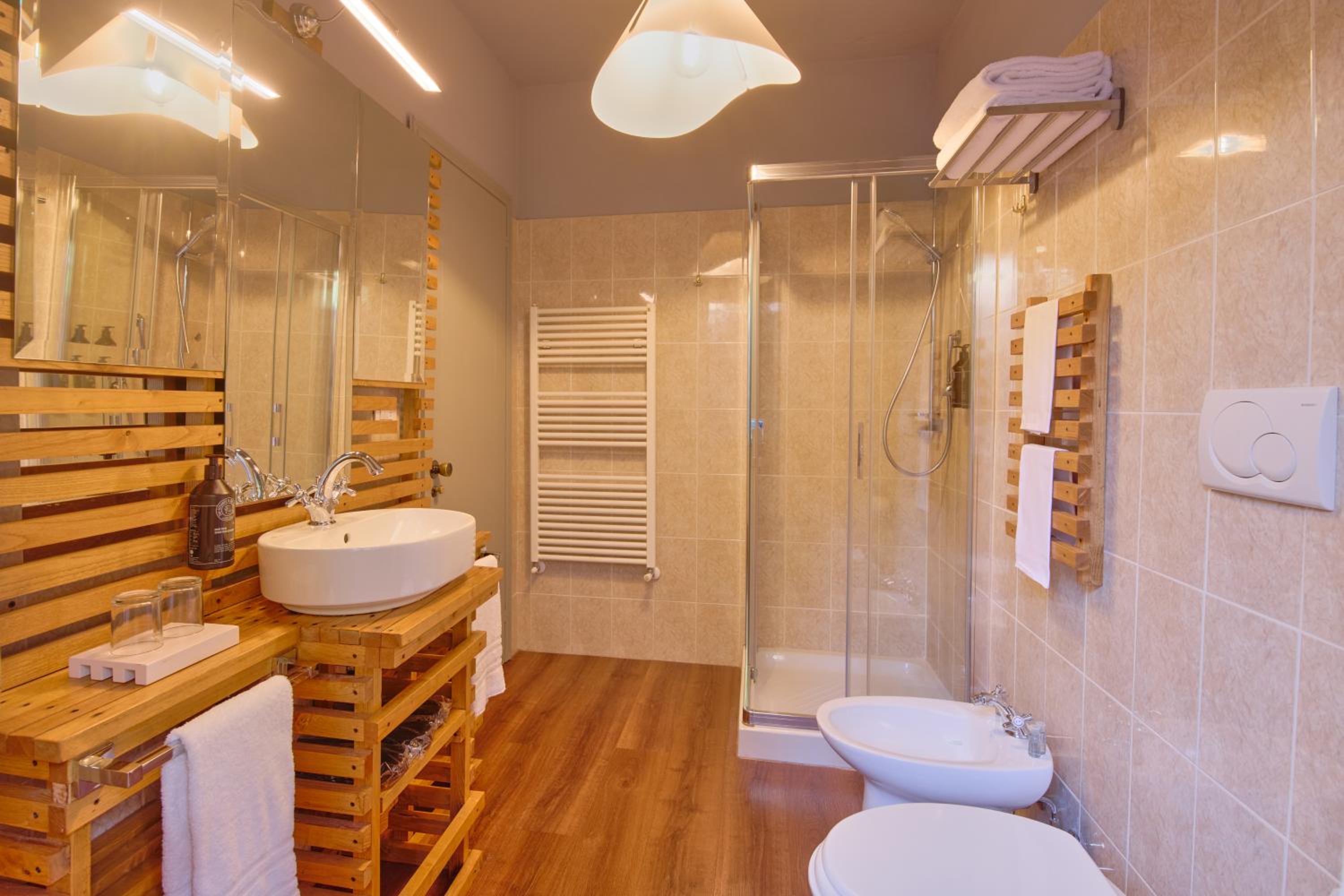Deluxe Double Room with Balcony - Photo 18