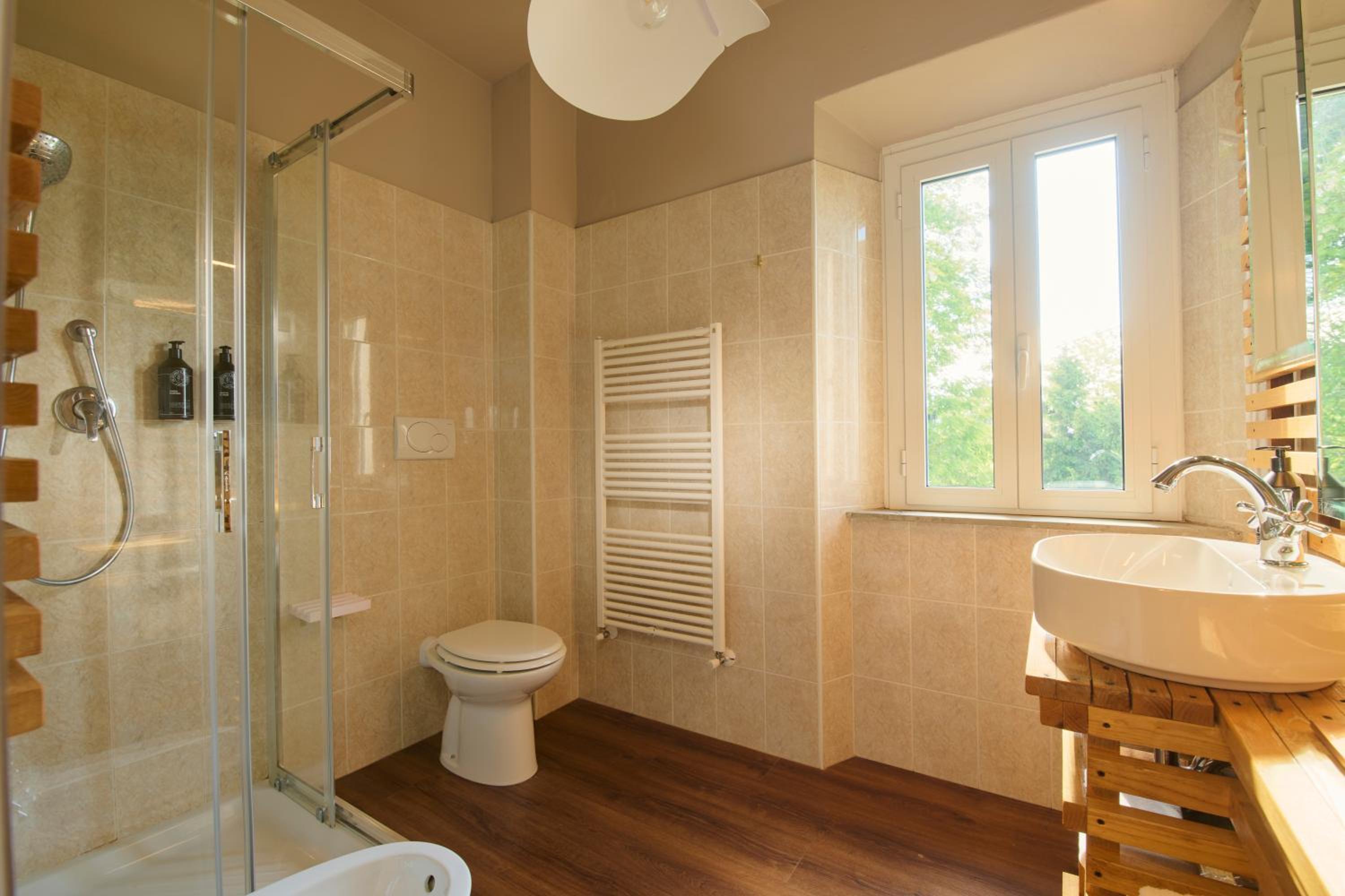 Deluxe Double Room with Balcony - Photo 17
