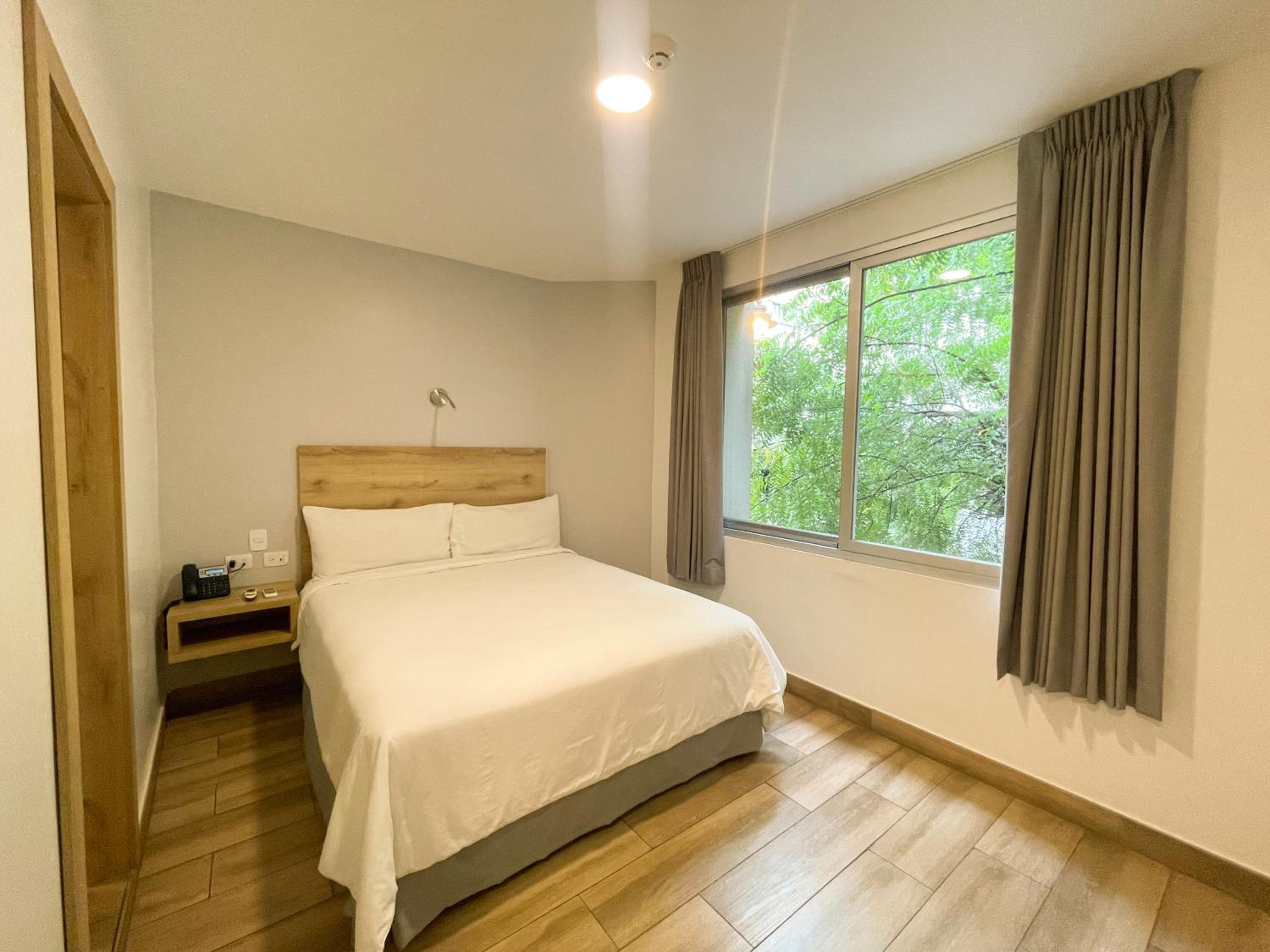 Deluxe Queen Room photo 3