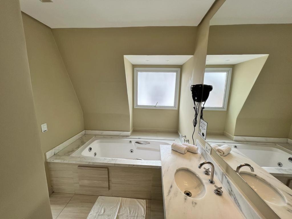 Deluxe Double Room with Bath photo 3