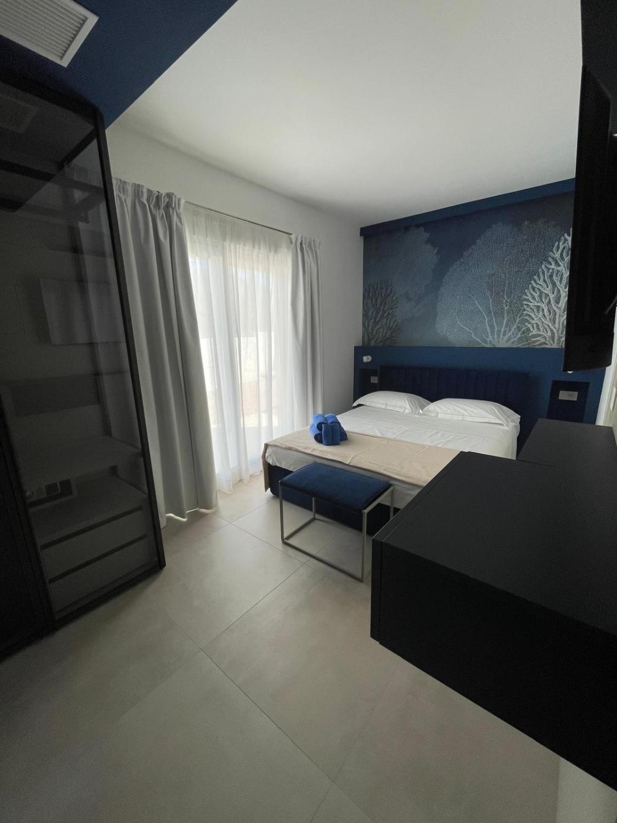 Deluxe King Room photo 2