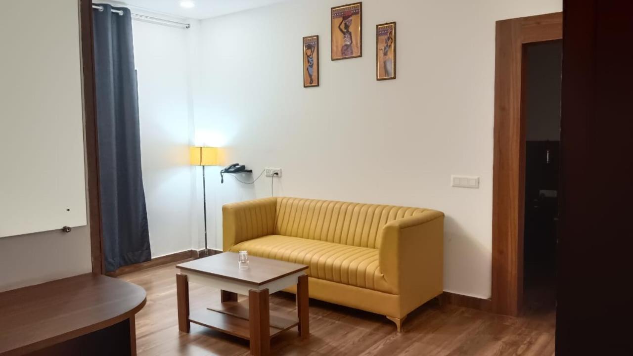 Deluxe King Suite photo 2