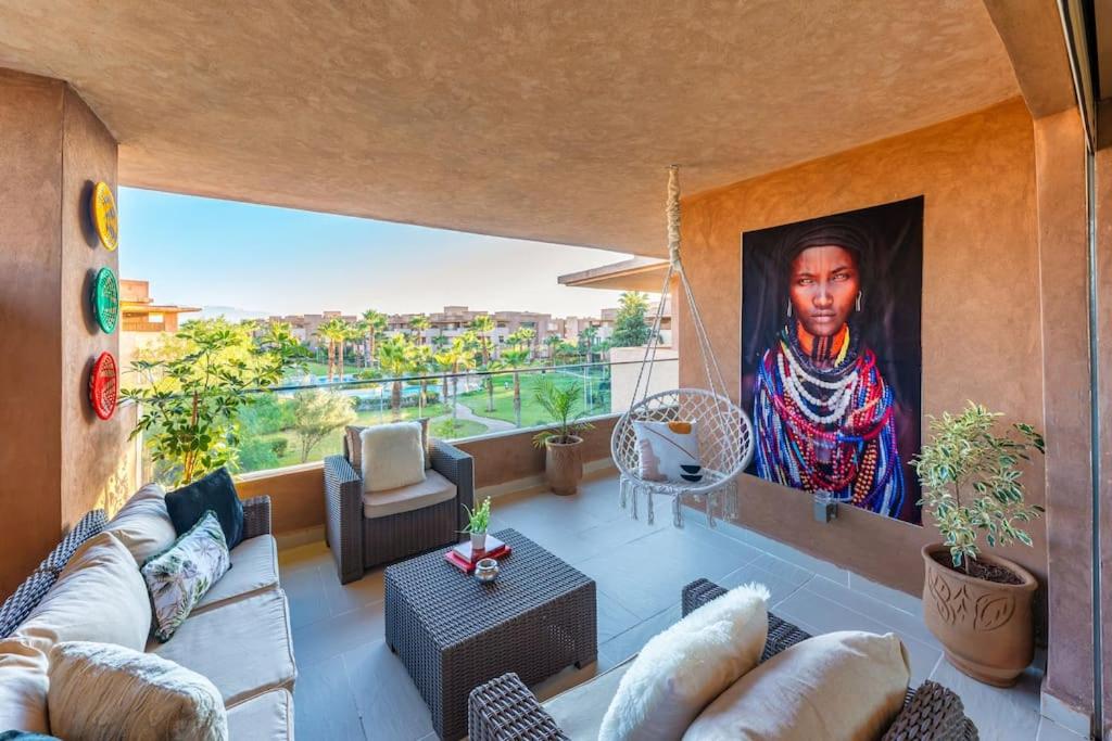Luxury 2BR. Golf View . Pool . Secure